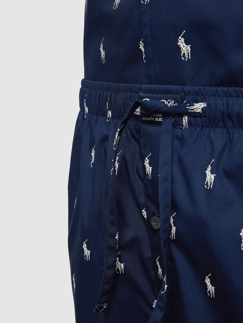 Pyjama mit Allover-Label-Print in marineblau