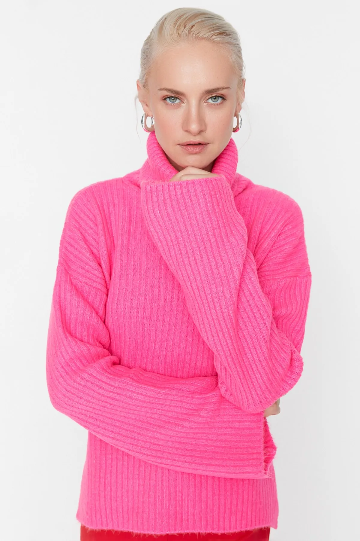 Trendyol Collection  Fuchsiafarbener Rollkragenpullover mit weicher Struktur und weiter Passform TWOAW23KZ0054