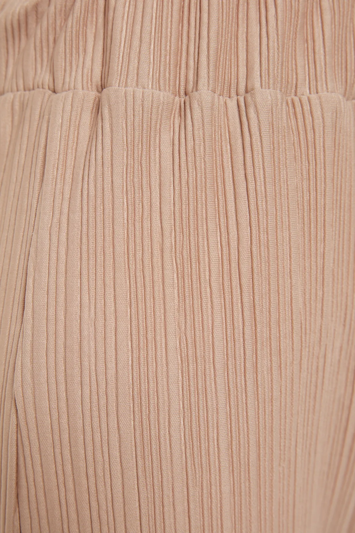 Trendyol Collection  Nerzfarbene, plissierte, ausgestellte/spanische Strickhose mit hoher Taille TWOSS23PL00115
