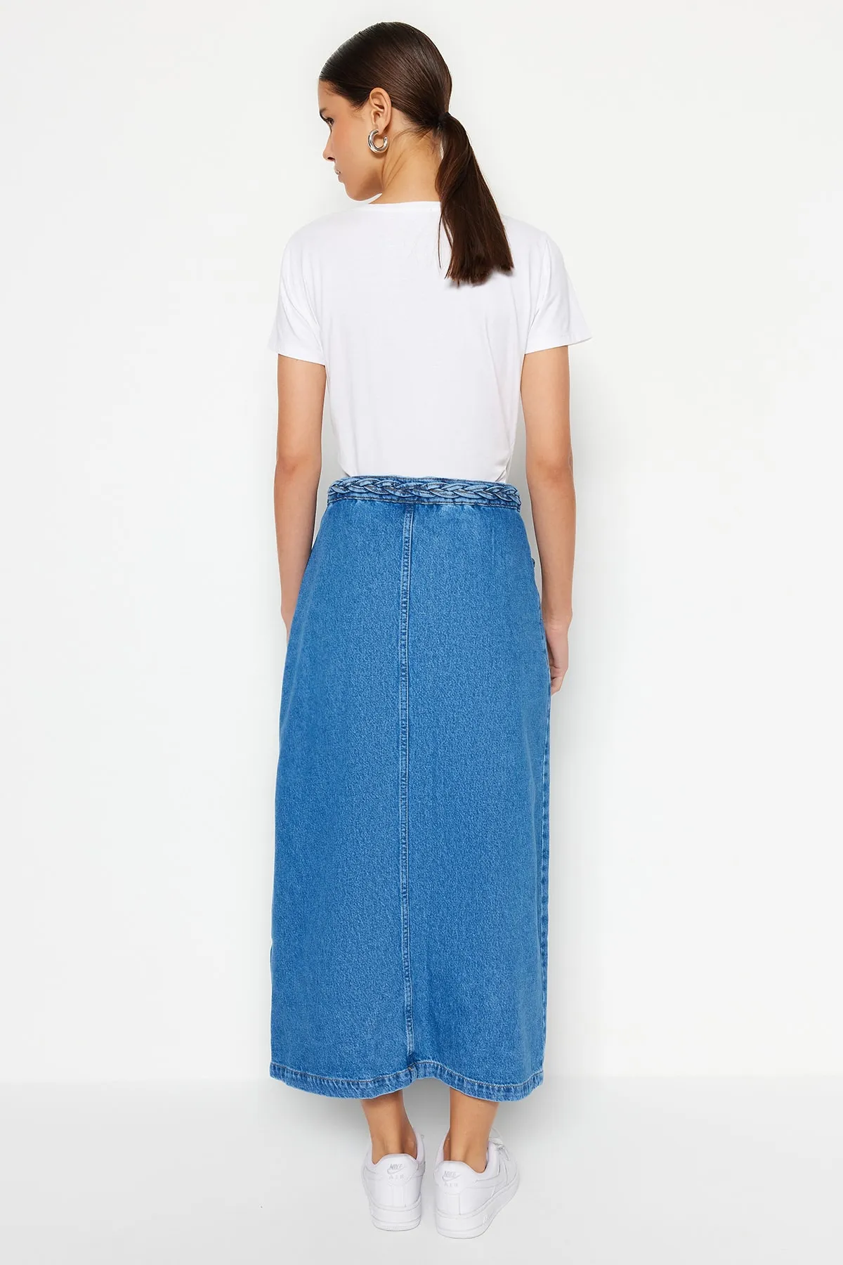Trendyol Modest  Indigo-Jeansrock mit zwei Taschen aus Denim TCTSS23EE00000