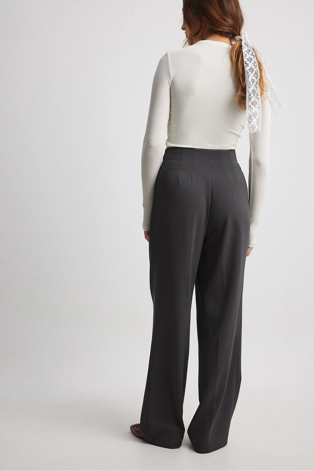 NA-KD  Weite Anzughose mit hoher Taille und ohne Taillenband