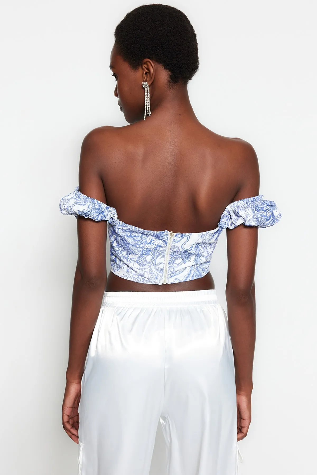 Trendyol Collection  Mehrfarbiges, bauchfreies, gefüttertes Korsett mit detailliertem Popeline-Bustier mit Blumenmuster TPRSS23BS00063