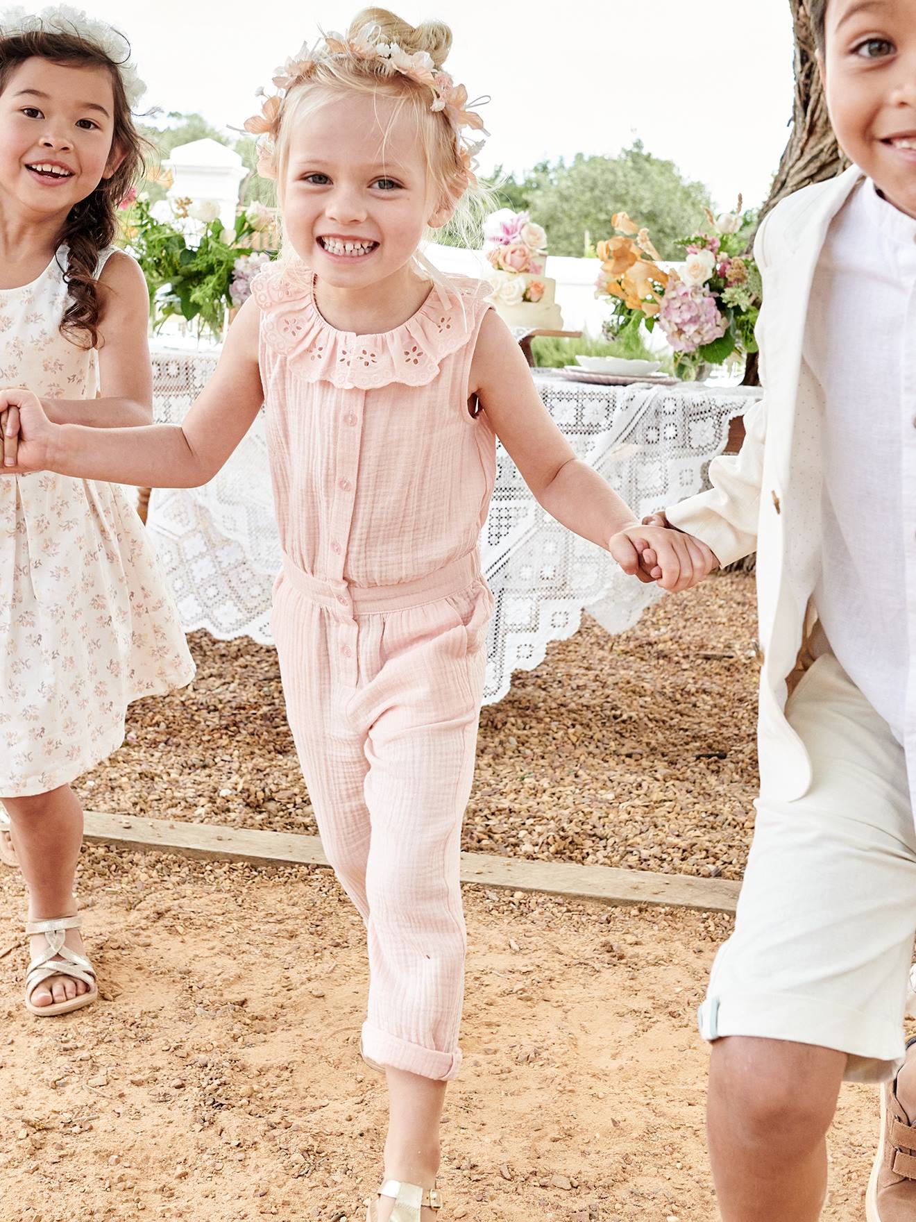 Combinaison longue en gaze de coton fille col en broderie anglaise rose pâle