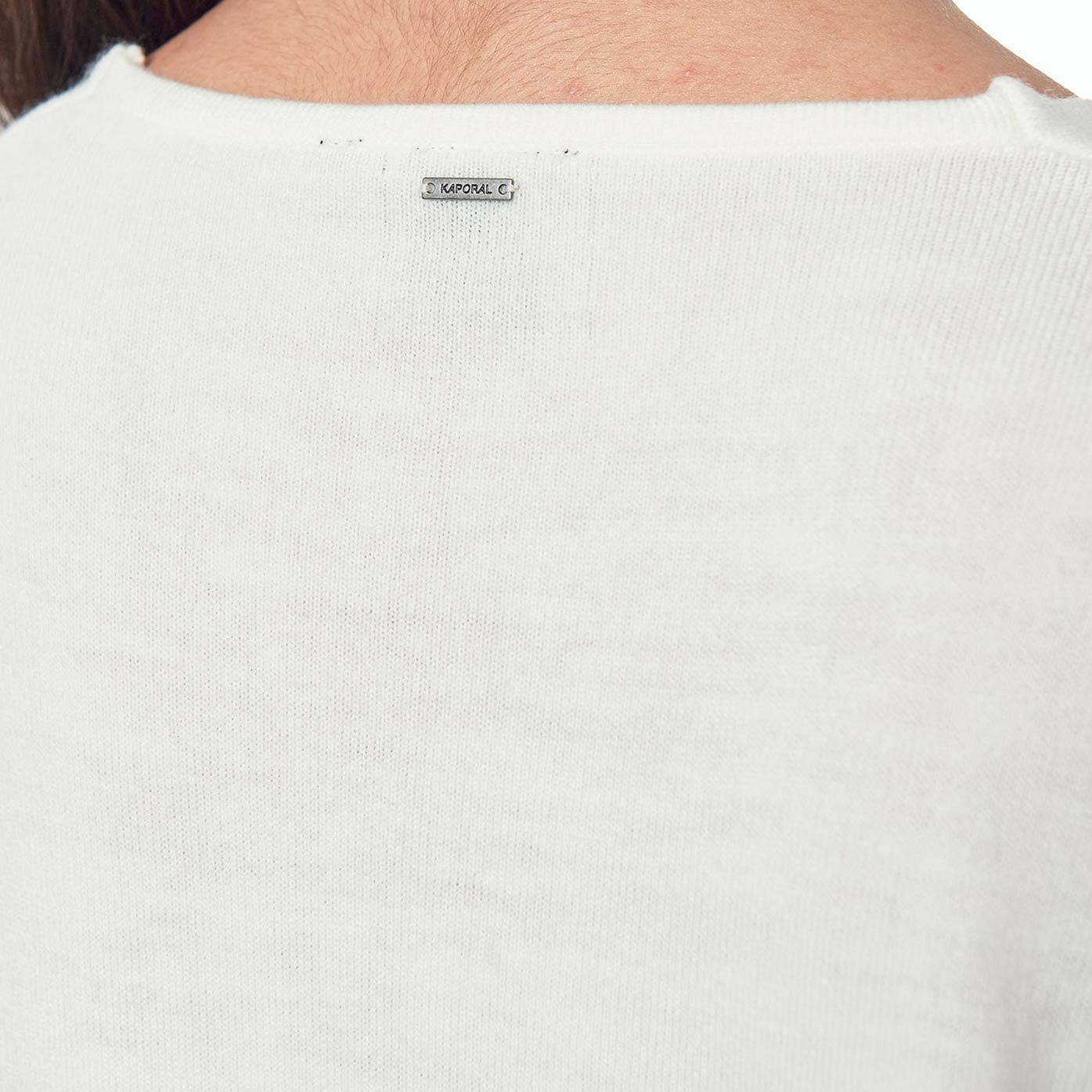 FILE   Pull blanc et strass Femme