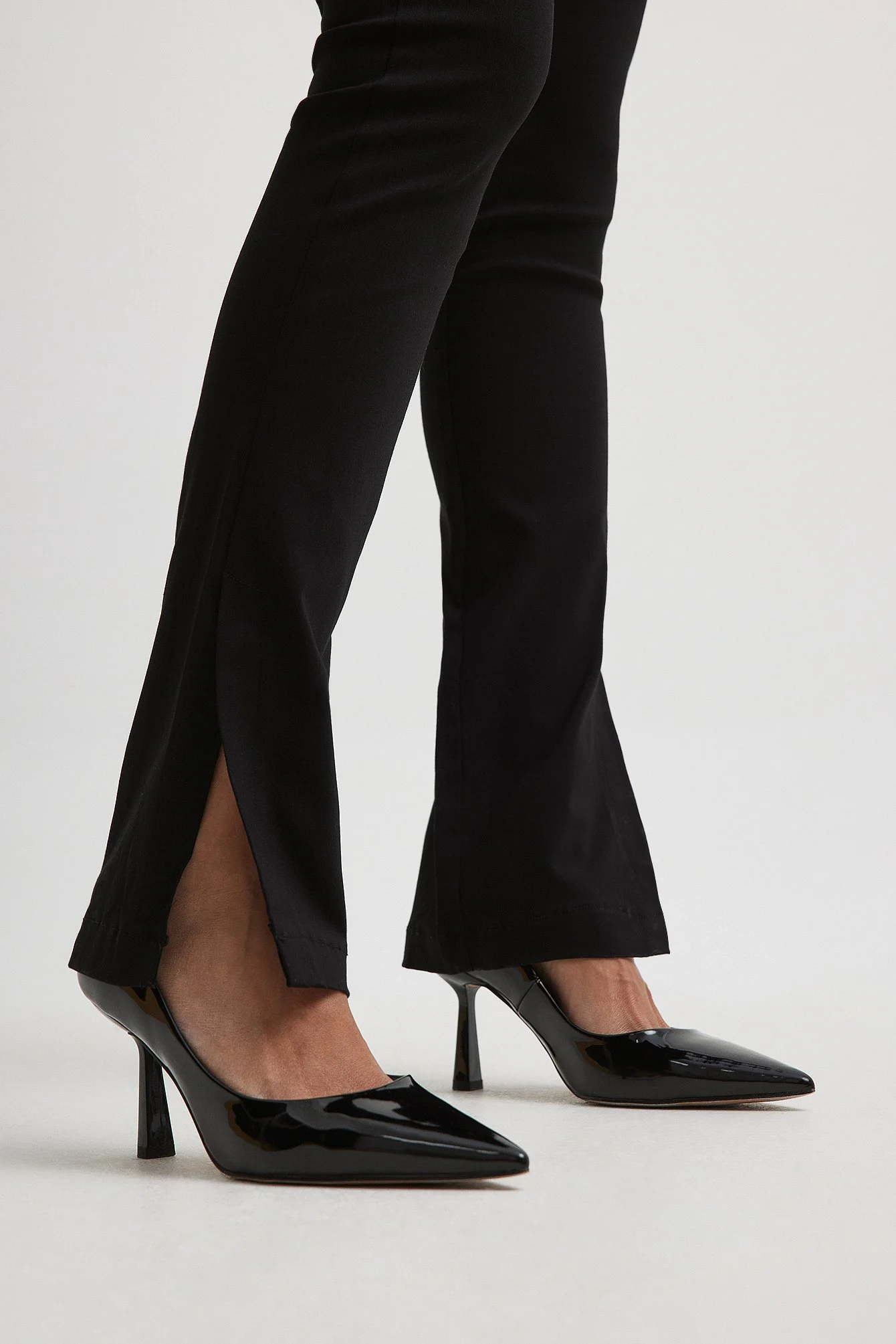 Slim-fit Super-Stretchhose mit Schlitz