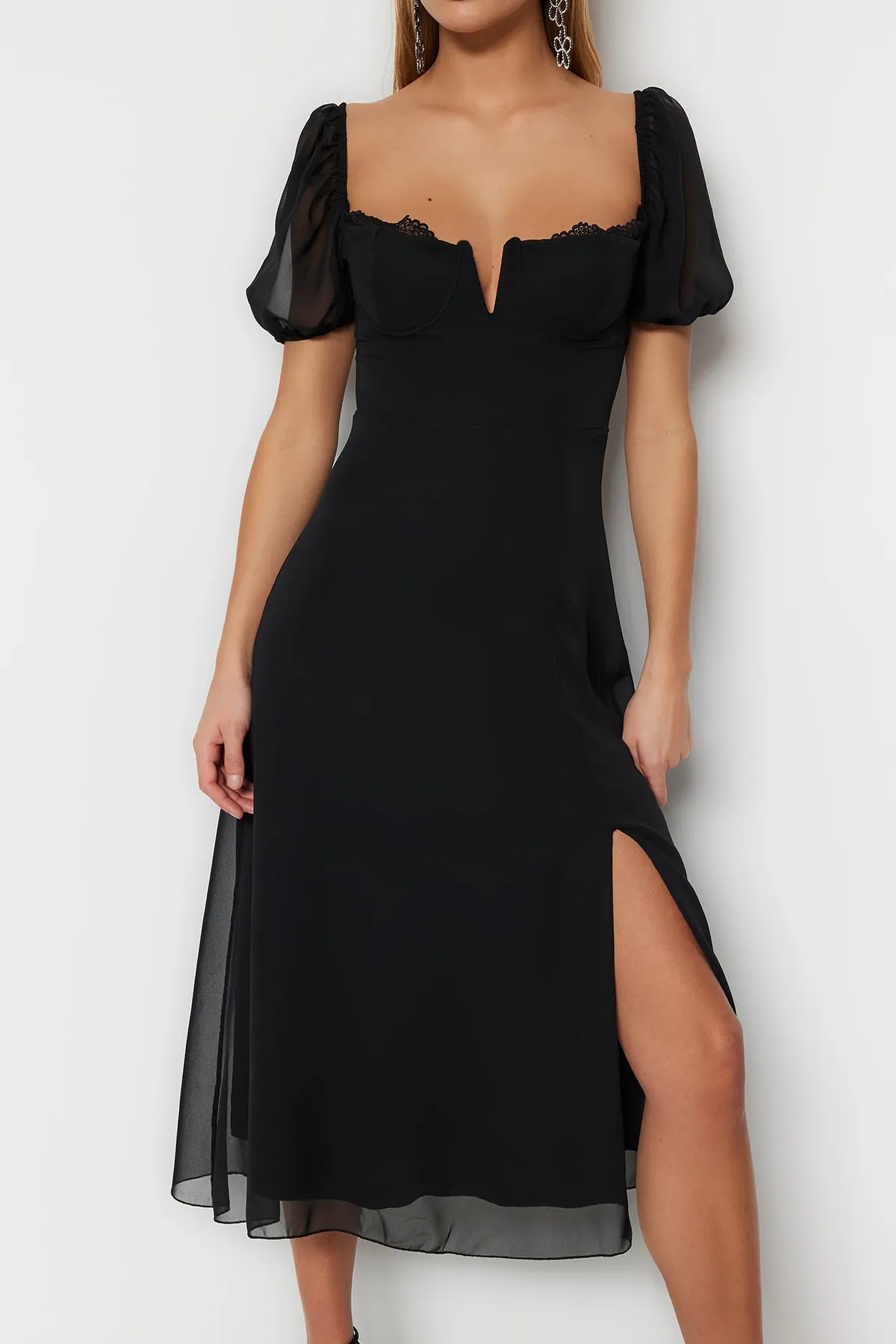 Trendyol Collection  Elegantes Abendkleid aus schwarzem, gefüttertem Chiffon TPRSS23EL00088