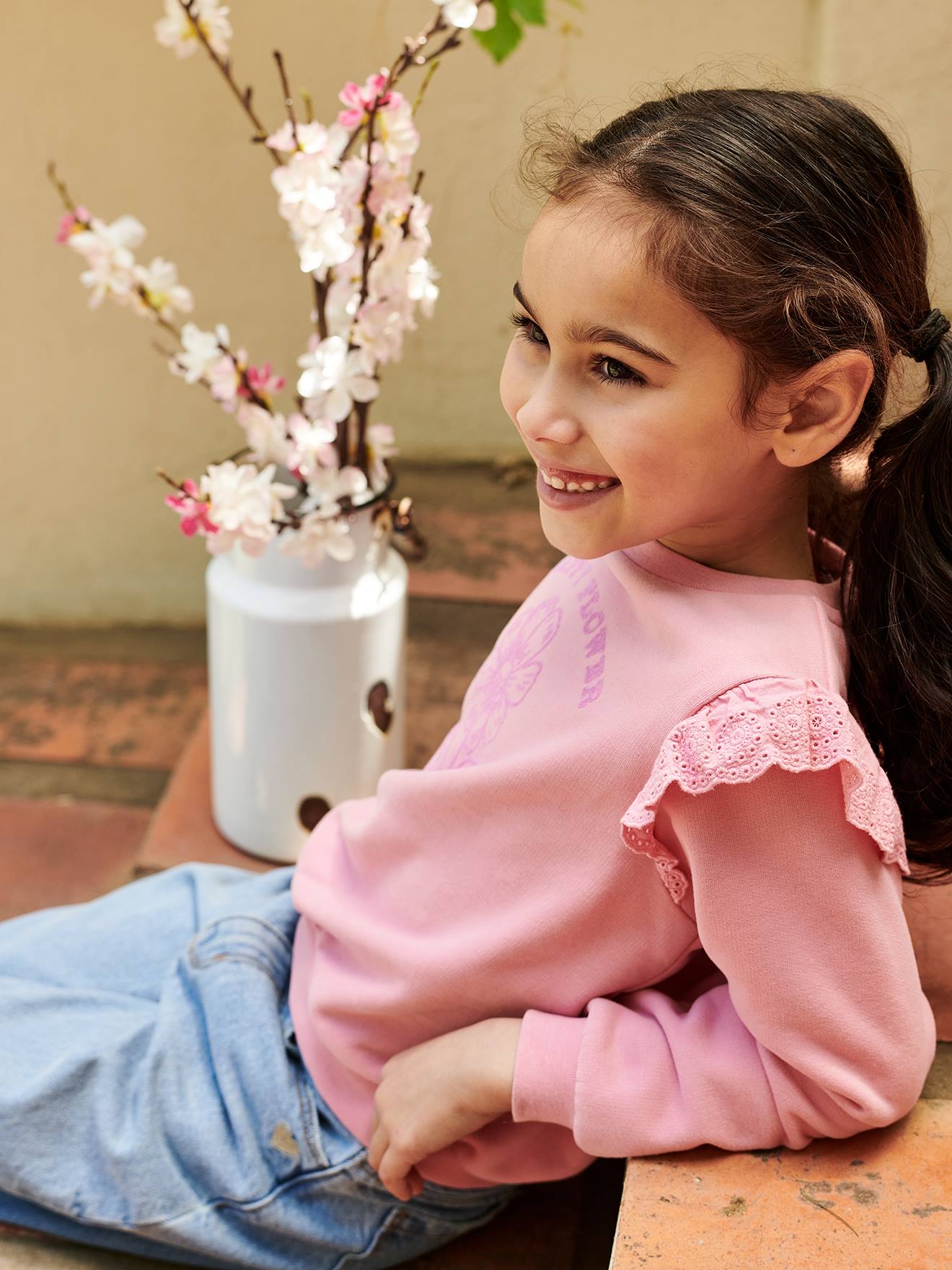 Sweat motif fleur flocké fille volants en broderie anglaise rose bonbon
