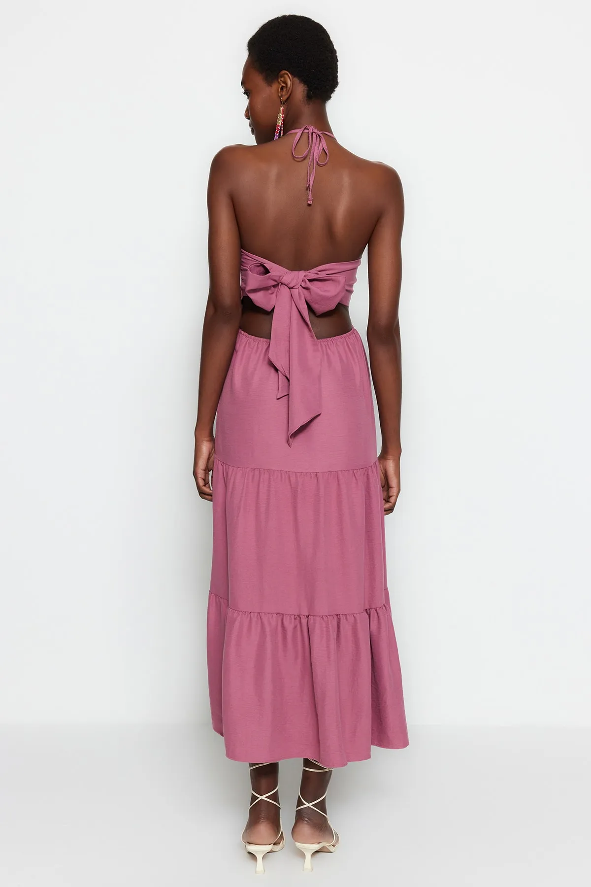 Trendyol Collection  Lila gewebtes Maxikleid mit Volant am Rücken und detailliertem Volant TWOSS23EL00028