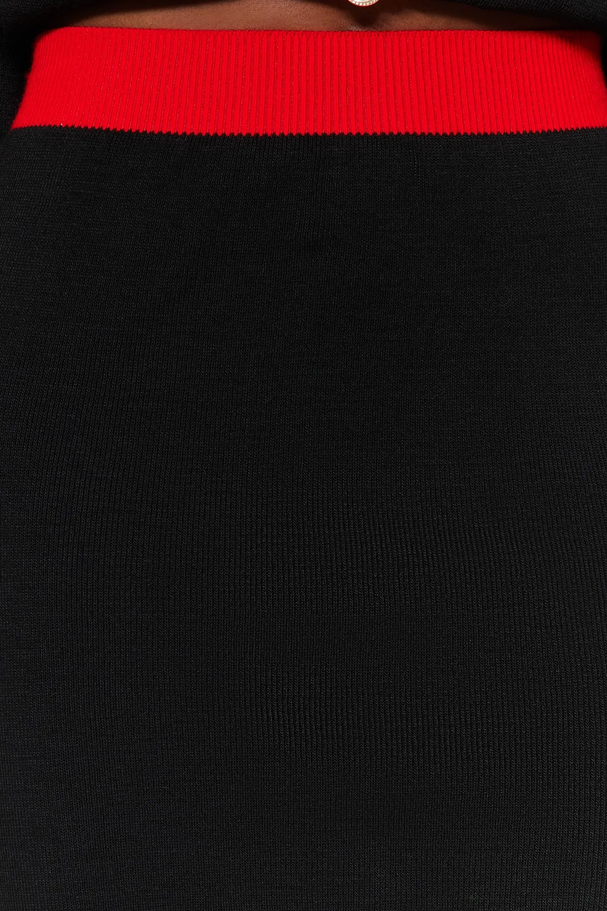 Trendyol Collection  Schwarzes Strickoberteil- und -unterteil-Set mit Farbblockdesign TWOAW24AU00034