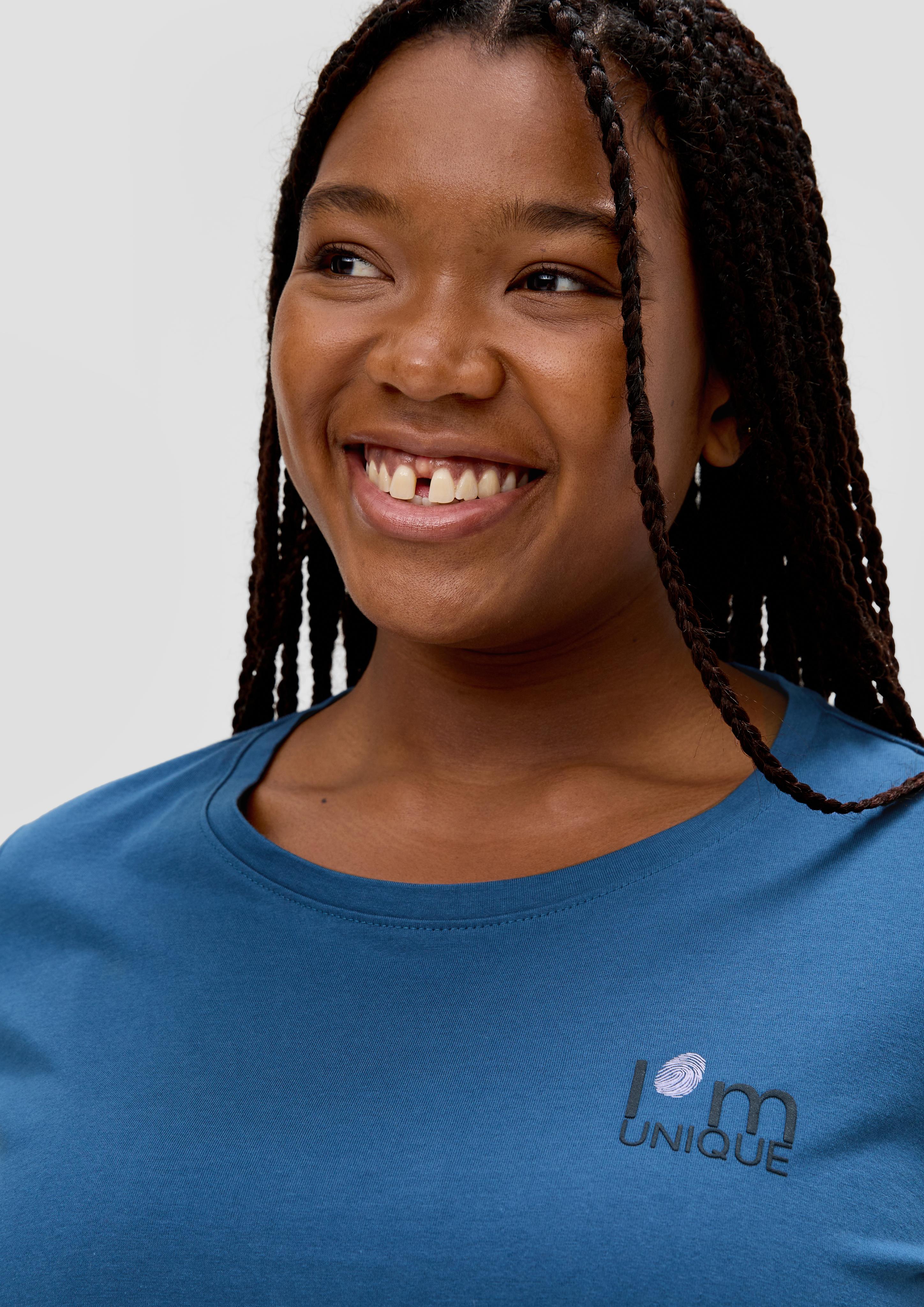 T-Shirt mit gummiertem Print  2135867-57D0