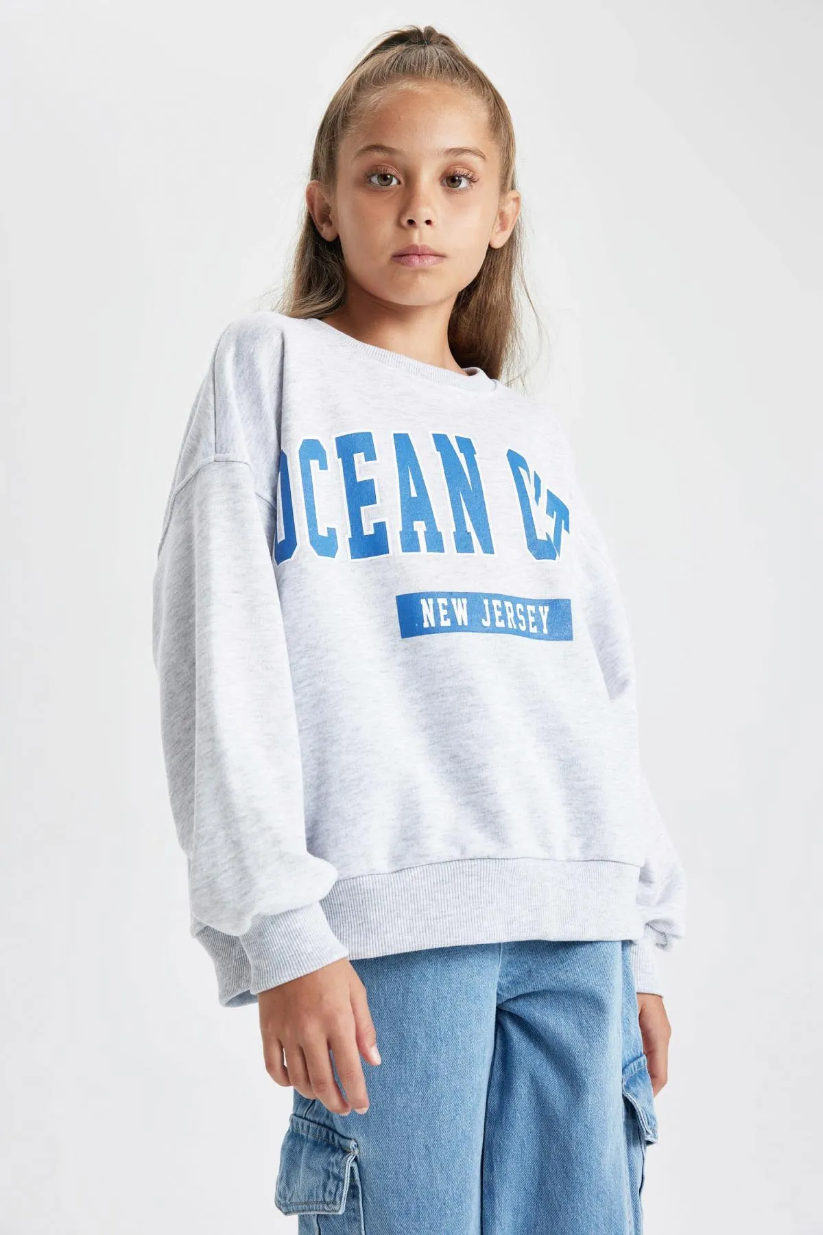 DeFacto  Mädchen-Sweatshirt mit Rundhalsausschnitt in Oversize-Passform B0954a823au