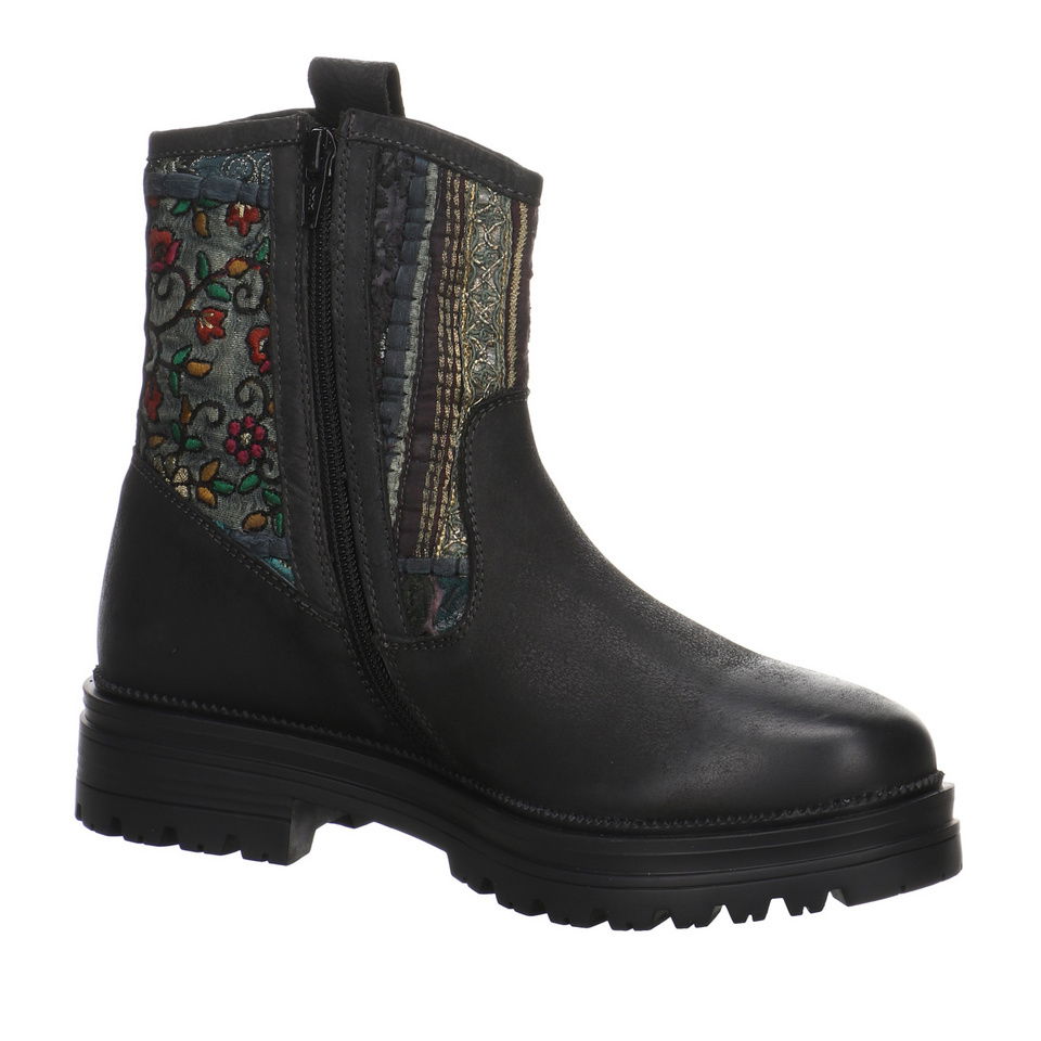 Lazamani Boots