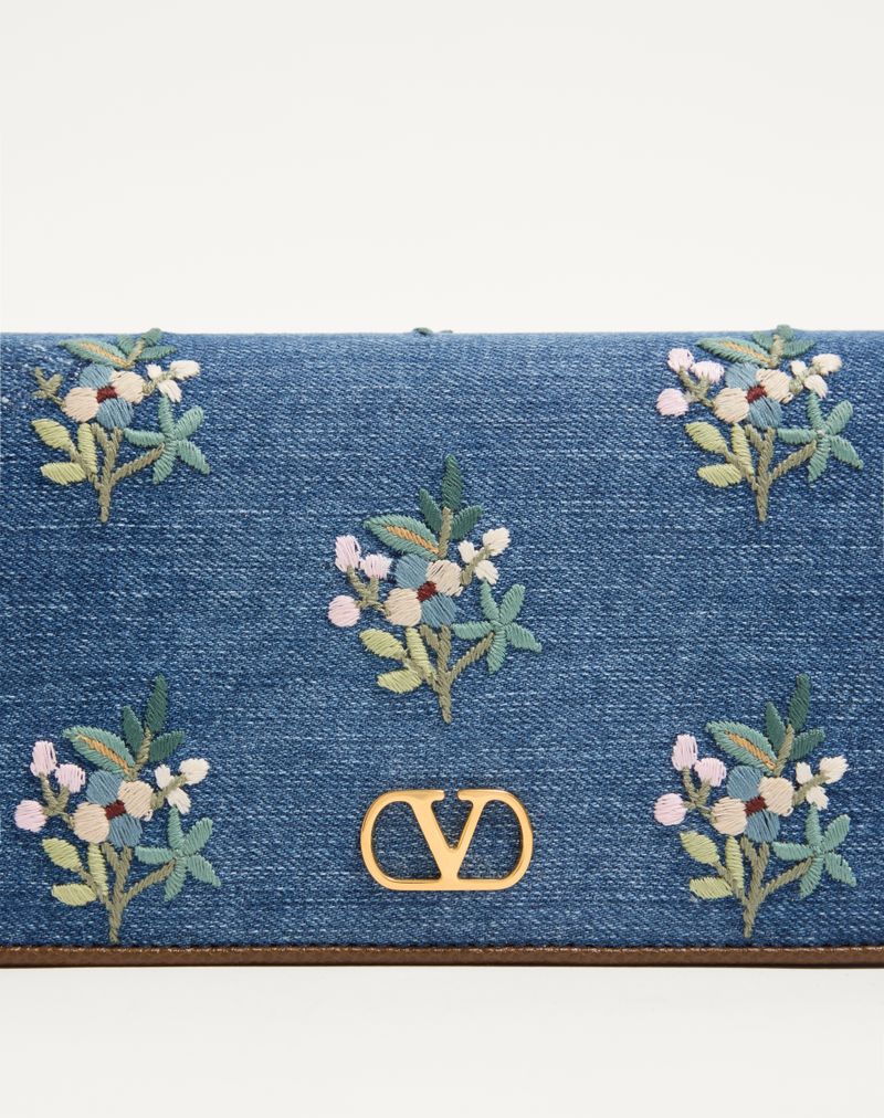 Valentino Garavani VLogo Signature Mini skuldertaske i denim med blomsterbroderi