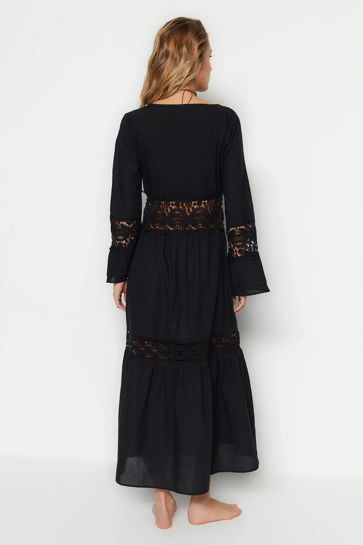 Trendyol Collection  Schwarzes Brode-Strandkleid mit Details TBESS21EL2785