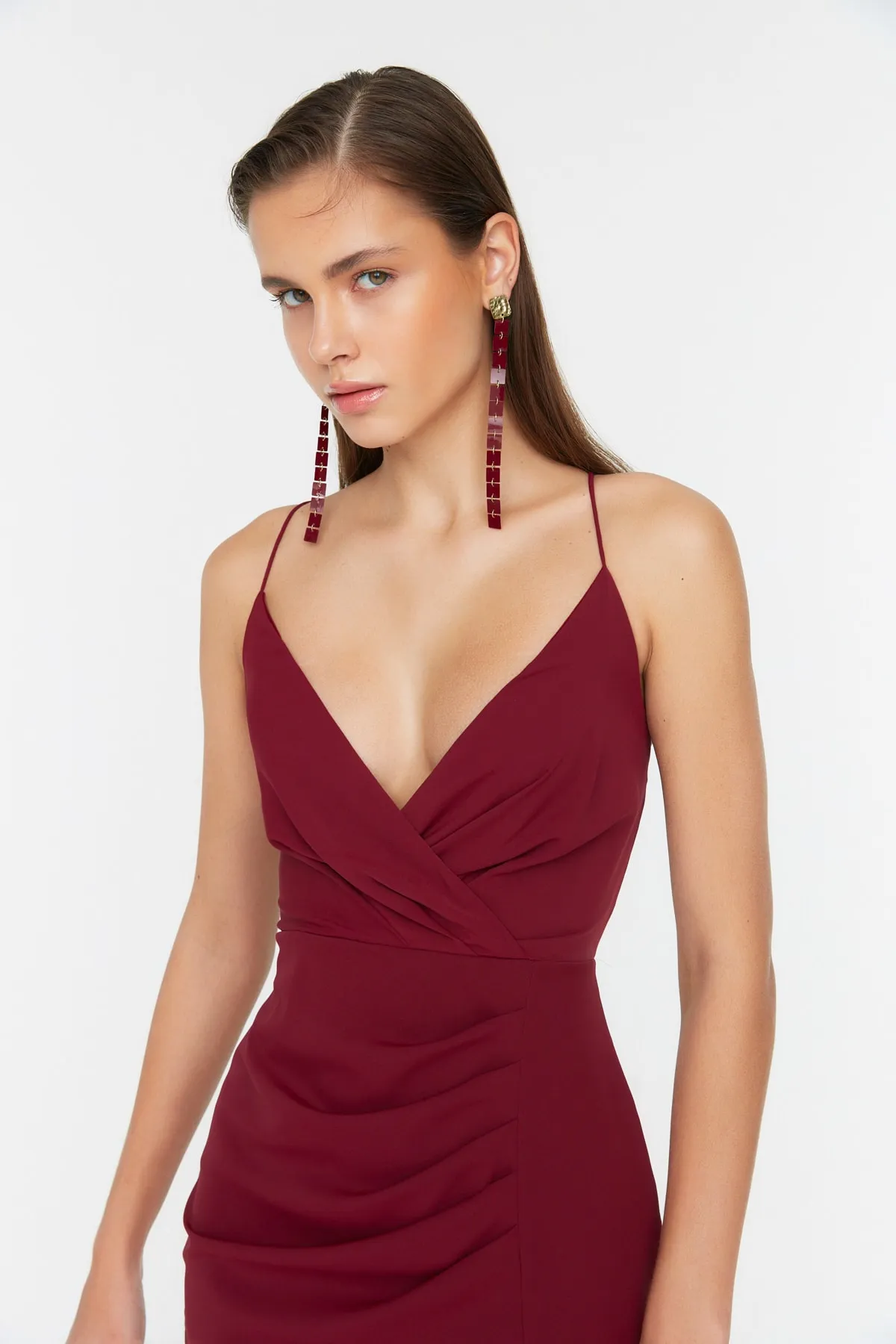 Trendyol Collection  Burgunderrotes, detailliertes, elegantes Abendkleid TPRSS22EL2292