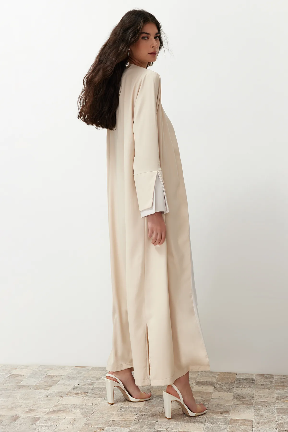 Trendyol Modest  Steinfarbene, lange, gewebte Aerobin-Kappe & Ferace & Abaya TCTSS24KF00011