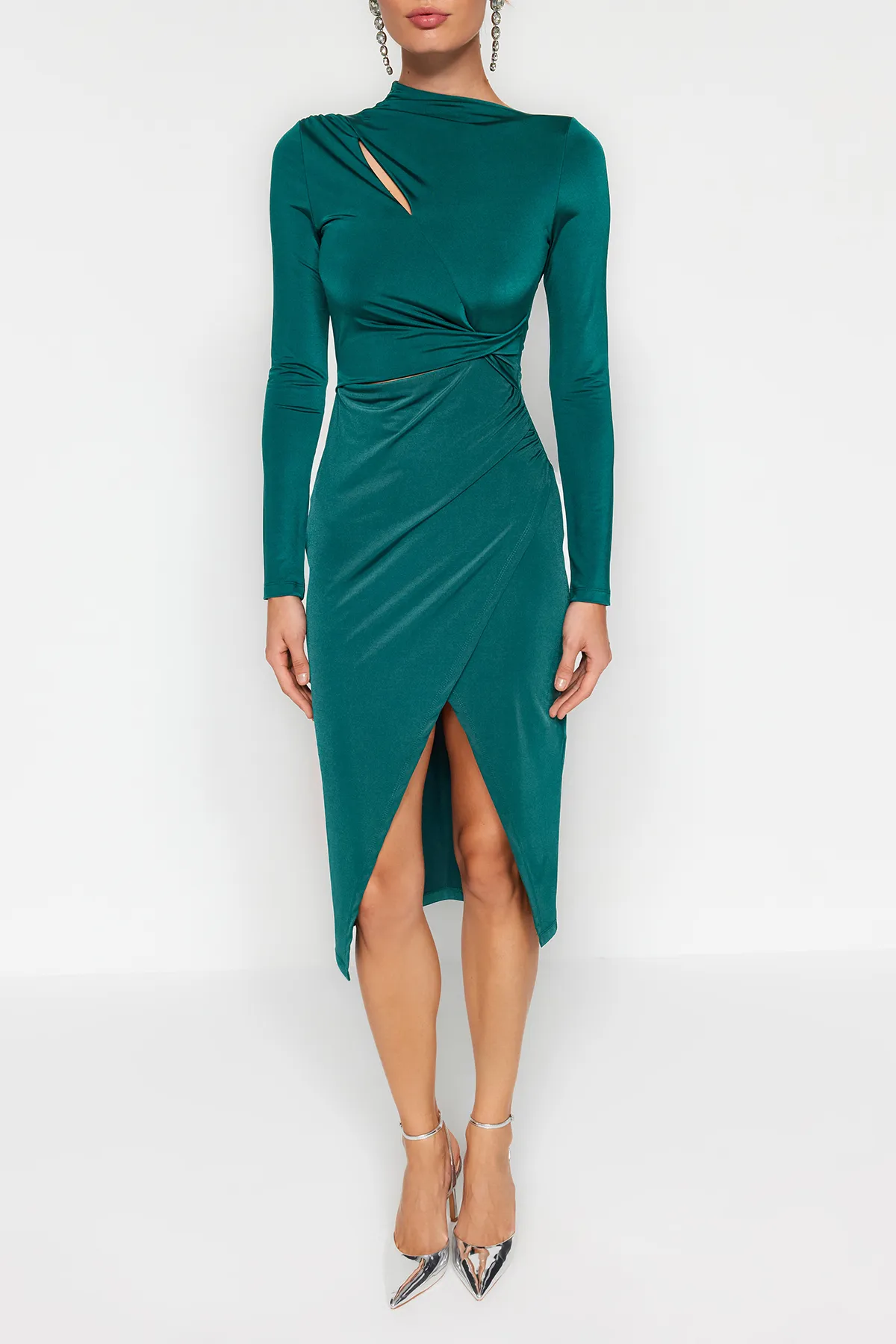 Trendyol Collection  Smaragdgrünes, figurbetontes Strickkleid mit Fenster-/Ausschnittdetail TPRAW24EL00143