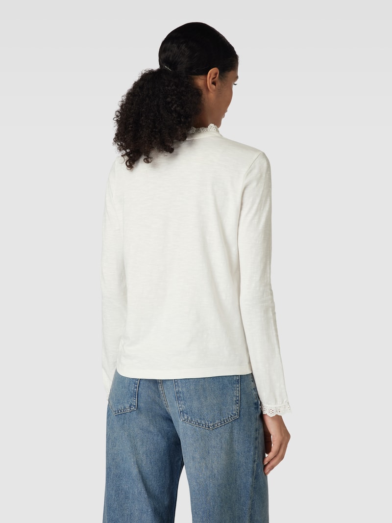 Longsleeve mit Spitzenbesatz und kurzer Knopfleiste in offwhite