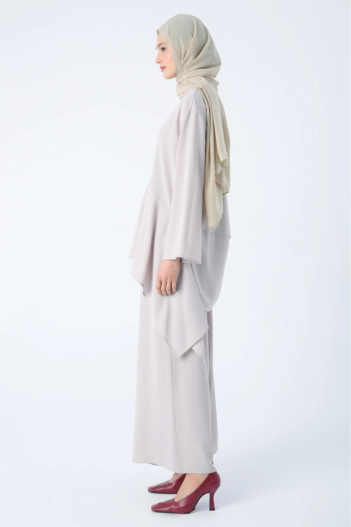 ALLDAY  Lässiger Anzug mit asymmetrisch geschnittener Steintunika und Hose mit weitem Bein