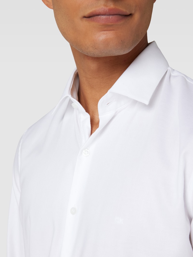 Slim Fit Business-Hemd mit Label-Stitching Modell 'Bari' in weiß