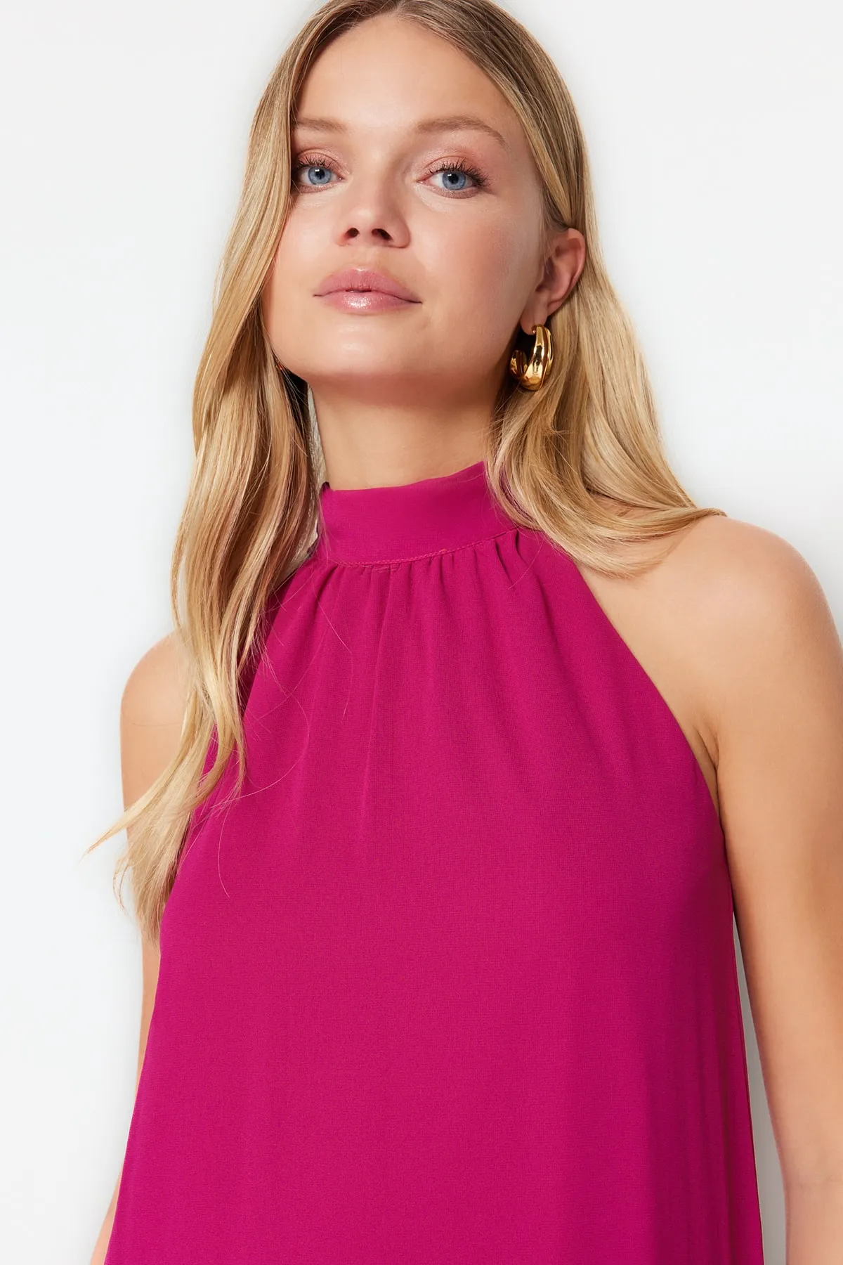 Trendyol Collection  Fuchsia Gerade geschnittenes Neckholder-Minikleid aus gewebtem Chiffon mit Futter TWOSS23EL01059