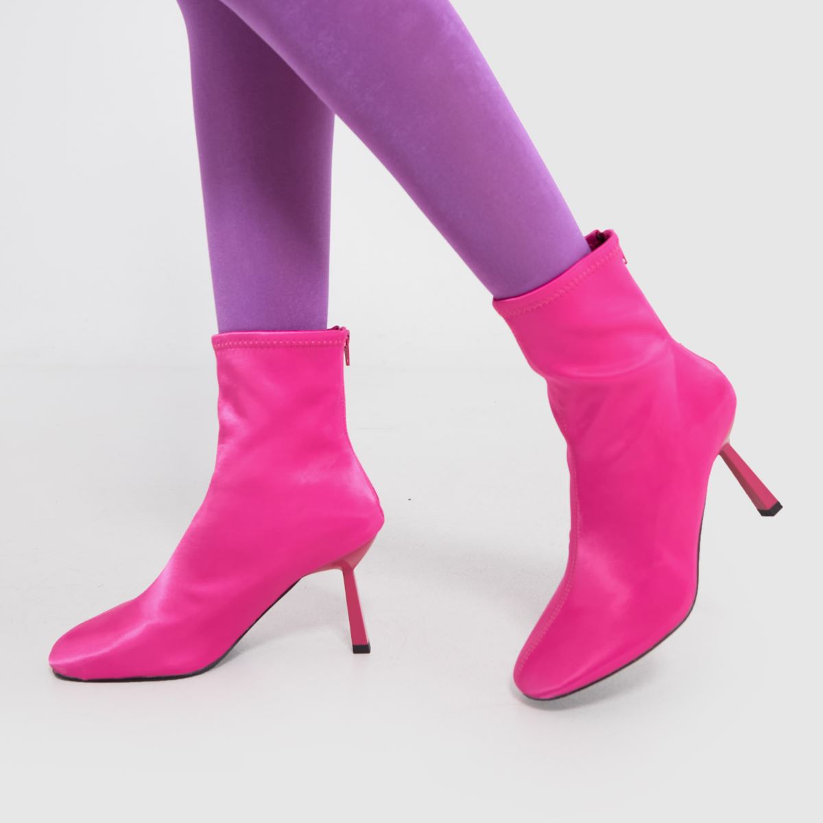 Schuh – Beatrix – Rosa sockstövlar i satin