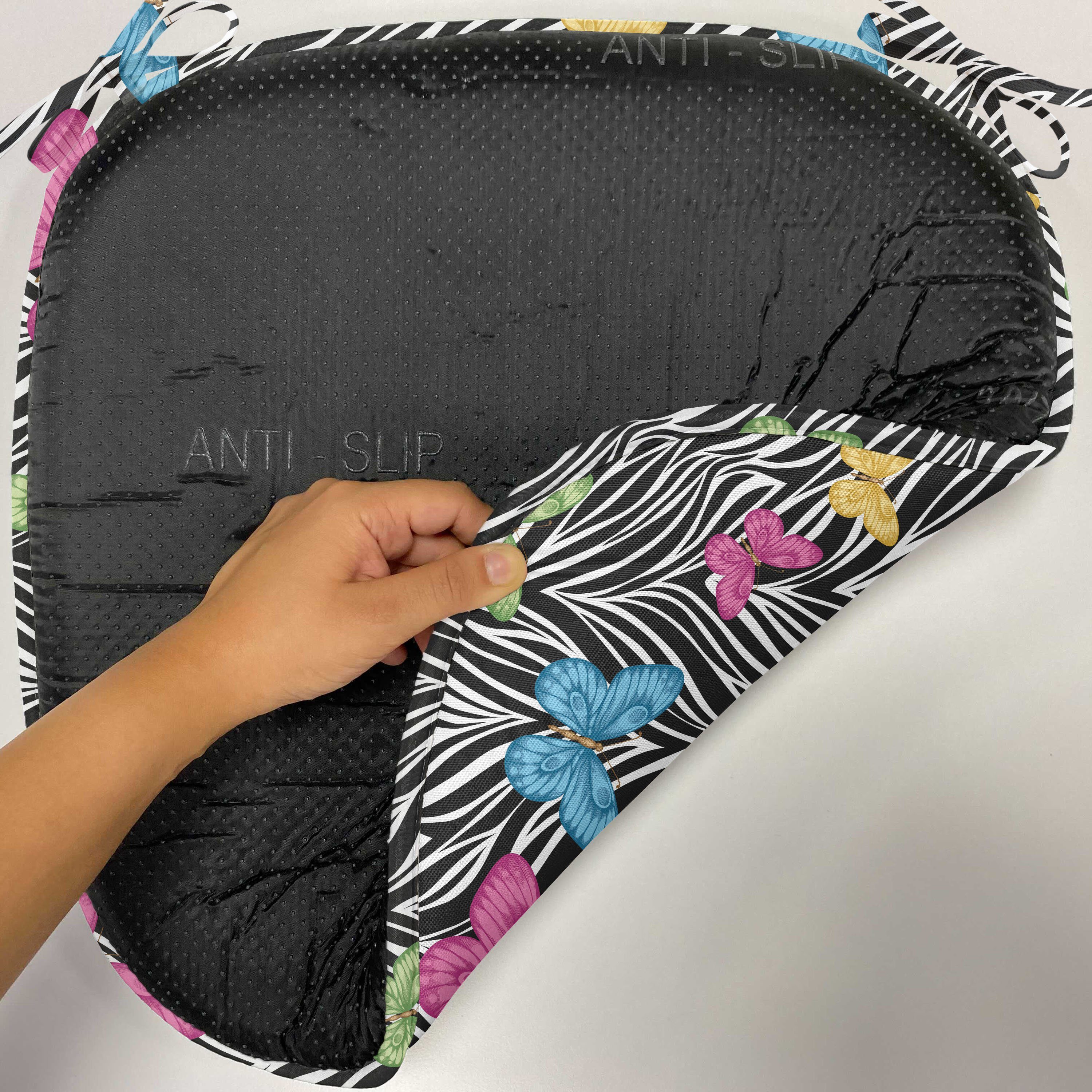 Abakuhaus Stuhlkissen Dekoratives wasserfestes Kissen mit Riemen für Küchensitze, Bunt Schmetterlinge auf Zebra