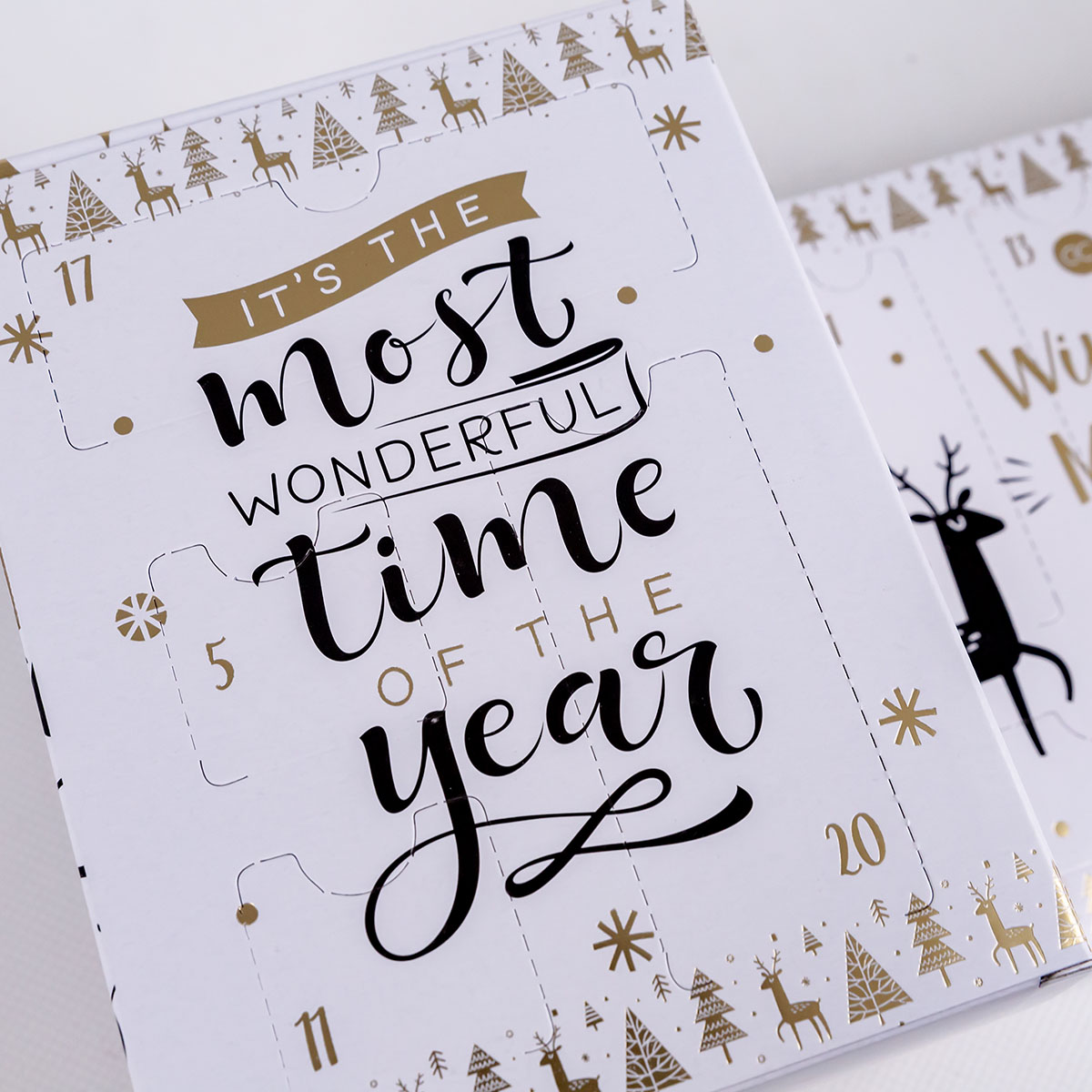 accentra Adventskalender Dekorativkosmetik WINTER MAGIC in würfelförmiger Box