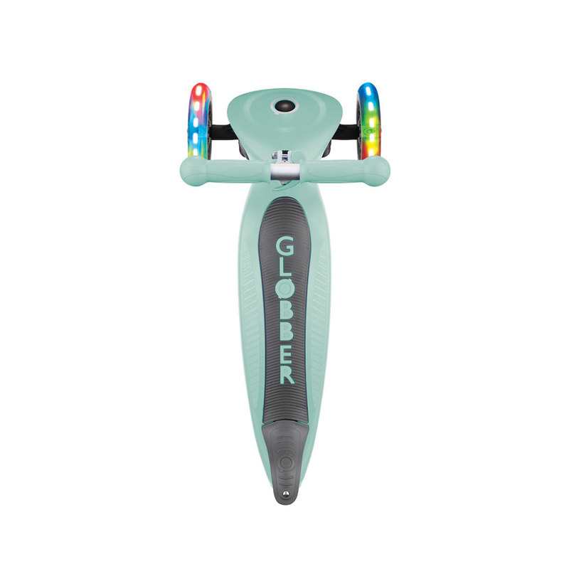 Trottinette 3 roues vert pastel roues lumineuses Globber