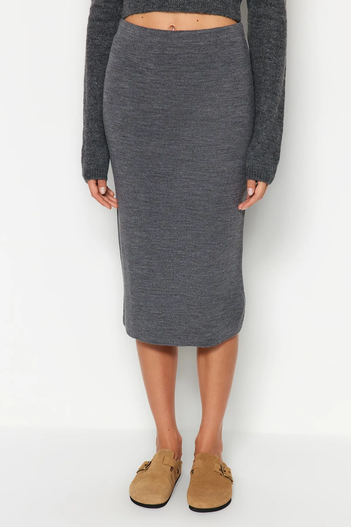 Trendyol Collection  Anthrazitfarbener Midi-Bleistift-Strickrock TWOAW20DU0006