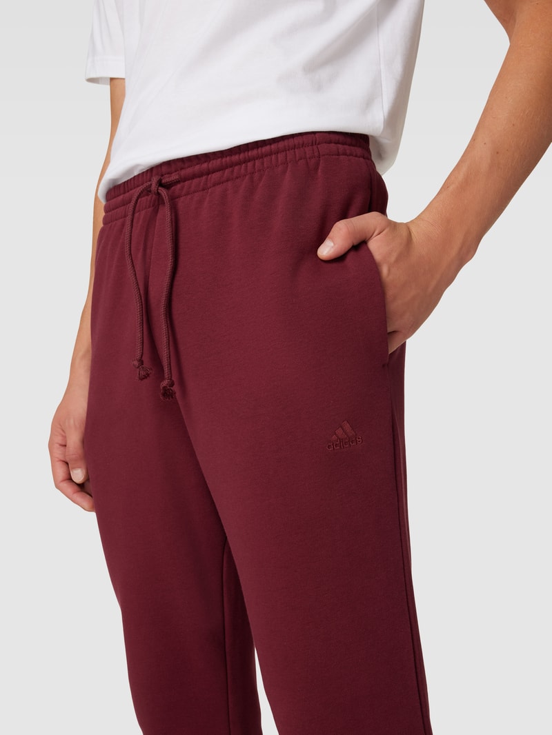 Sweatpants mit Label-Stitching in bordeaux rot
