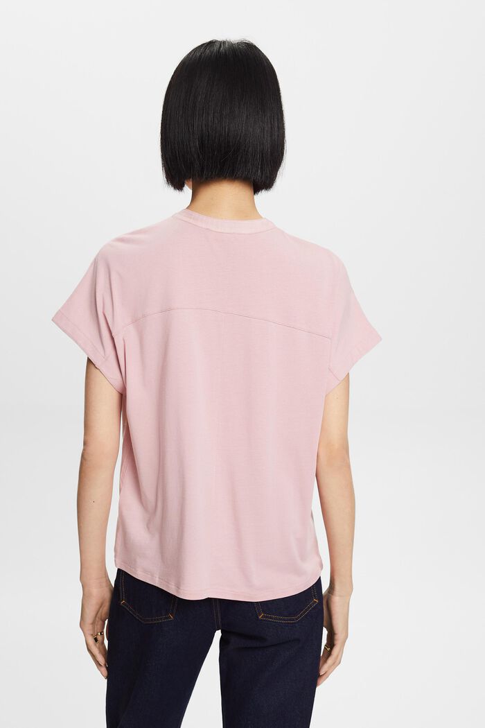 T-Shirt aus einem Materialmix