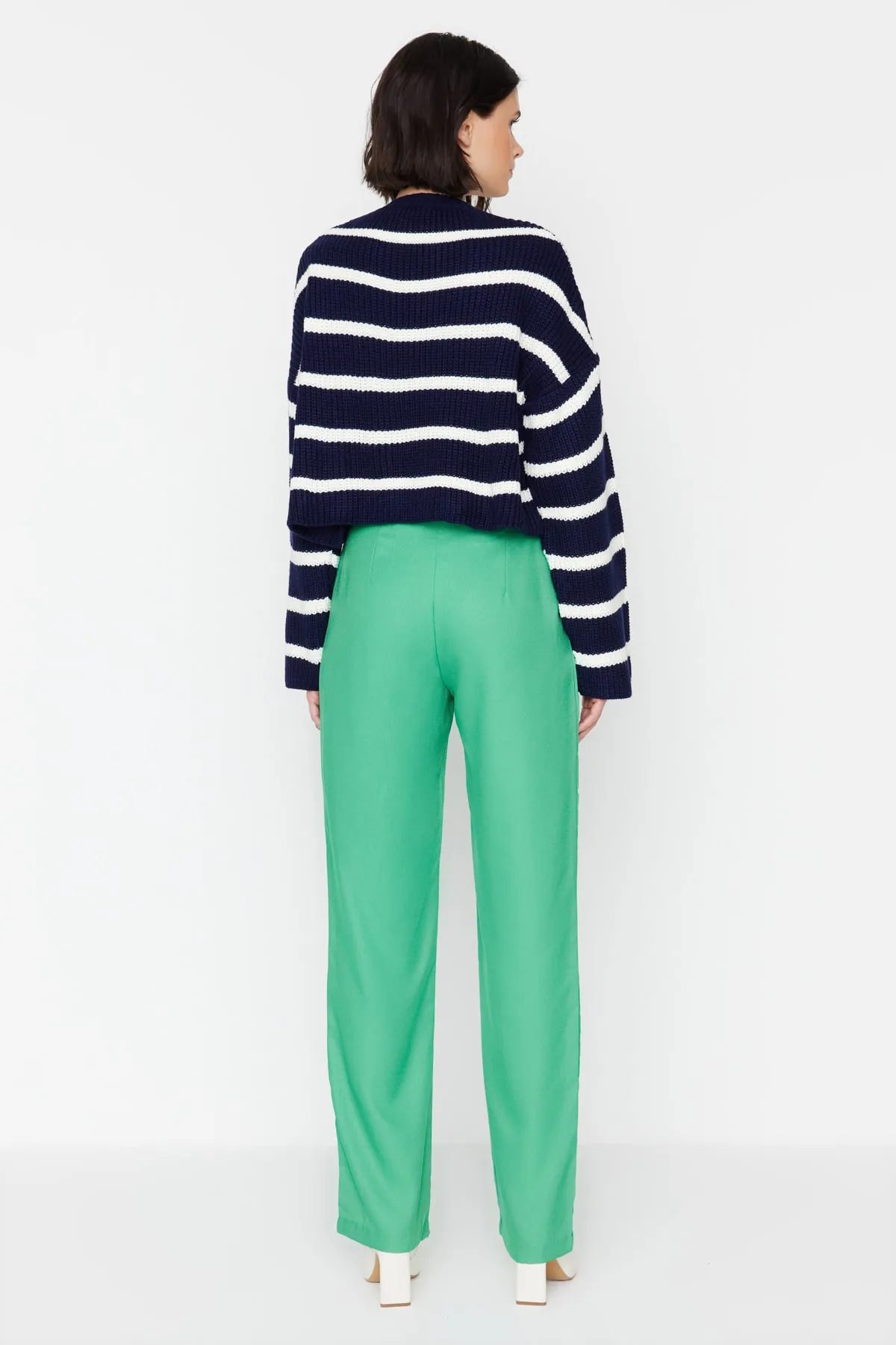 Trendyol Collection  Grüne plissierte Webhose mit weitem Bein TWOSS19WX0017
