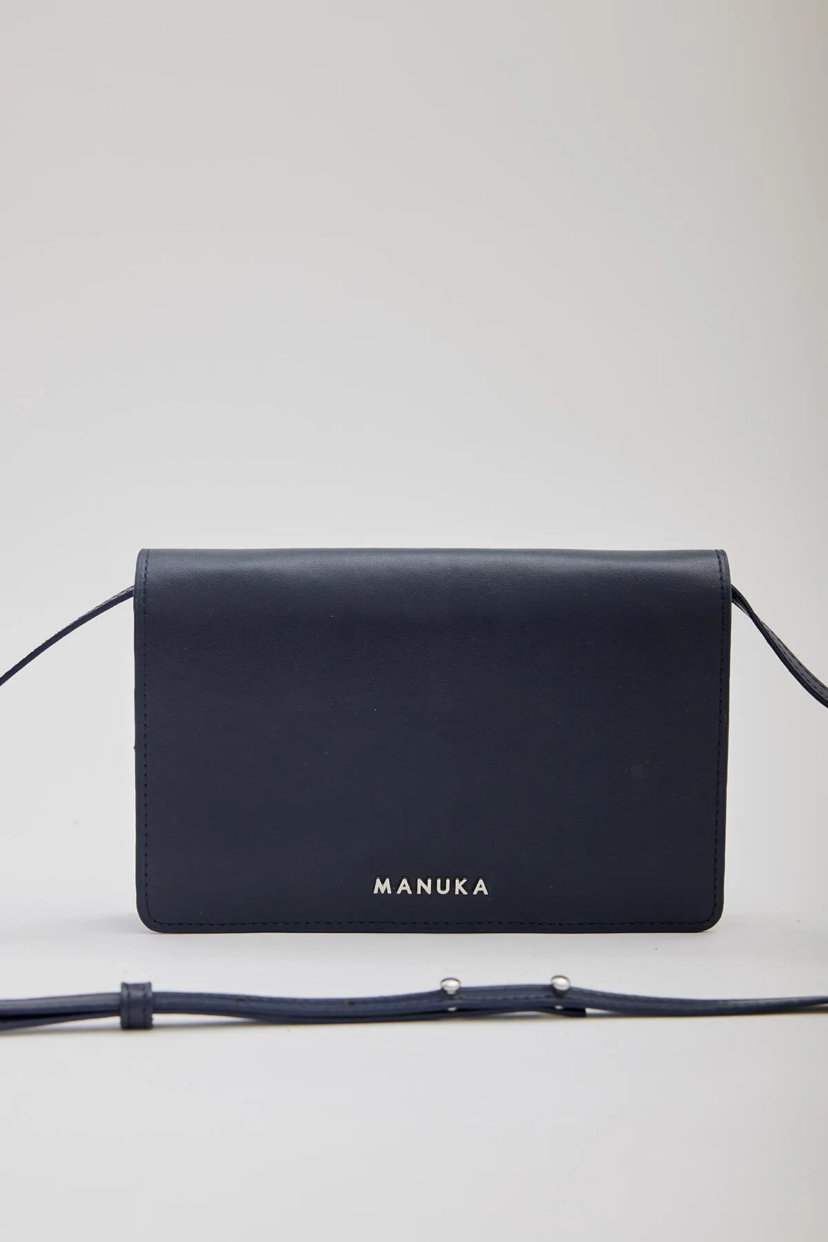 Manuka  LUNA LEDER-BRIEFTASCHENTASCHE MARINEBLAU