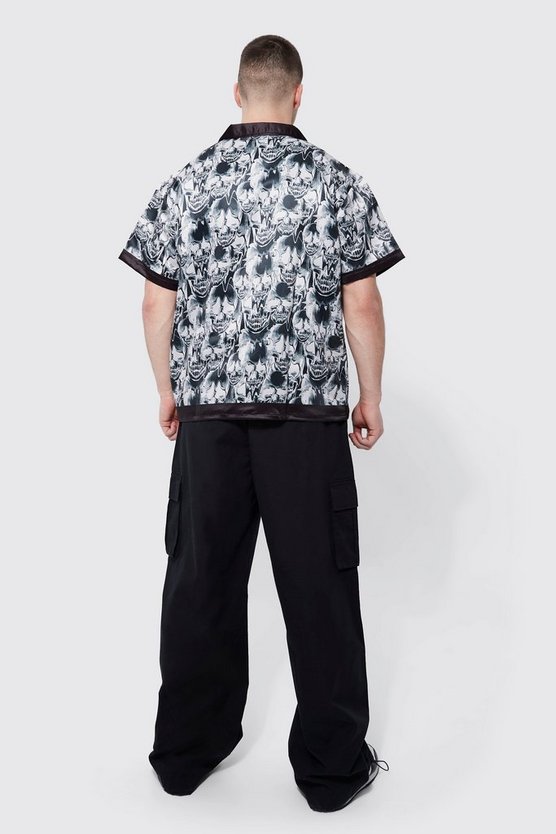 Tall kastiges Satin-Hemd mit Totenkopf-Print