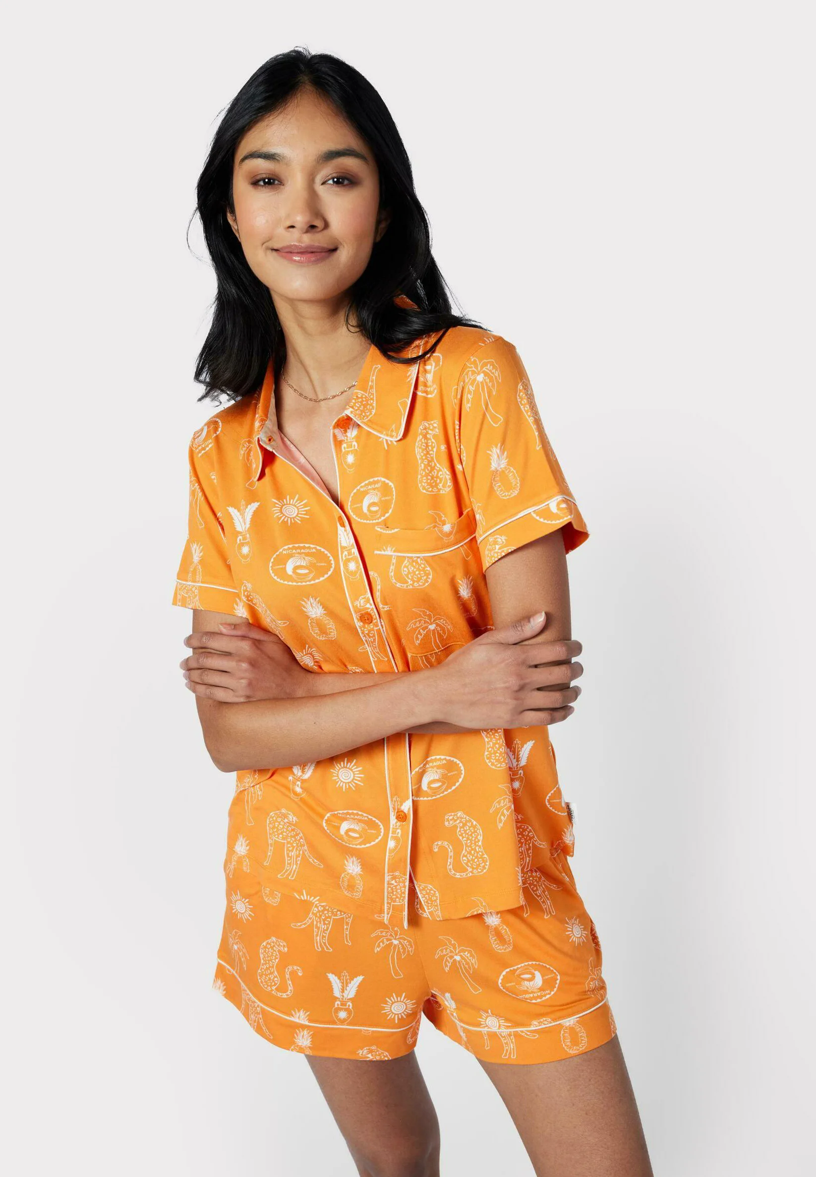 Pijama Chelsea Peers con estampado tropical de vacaciones