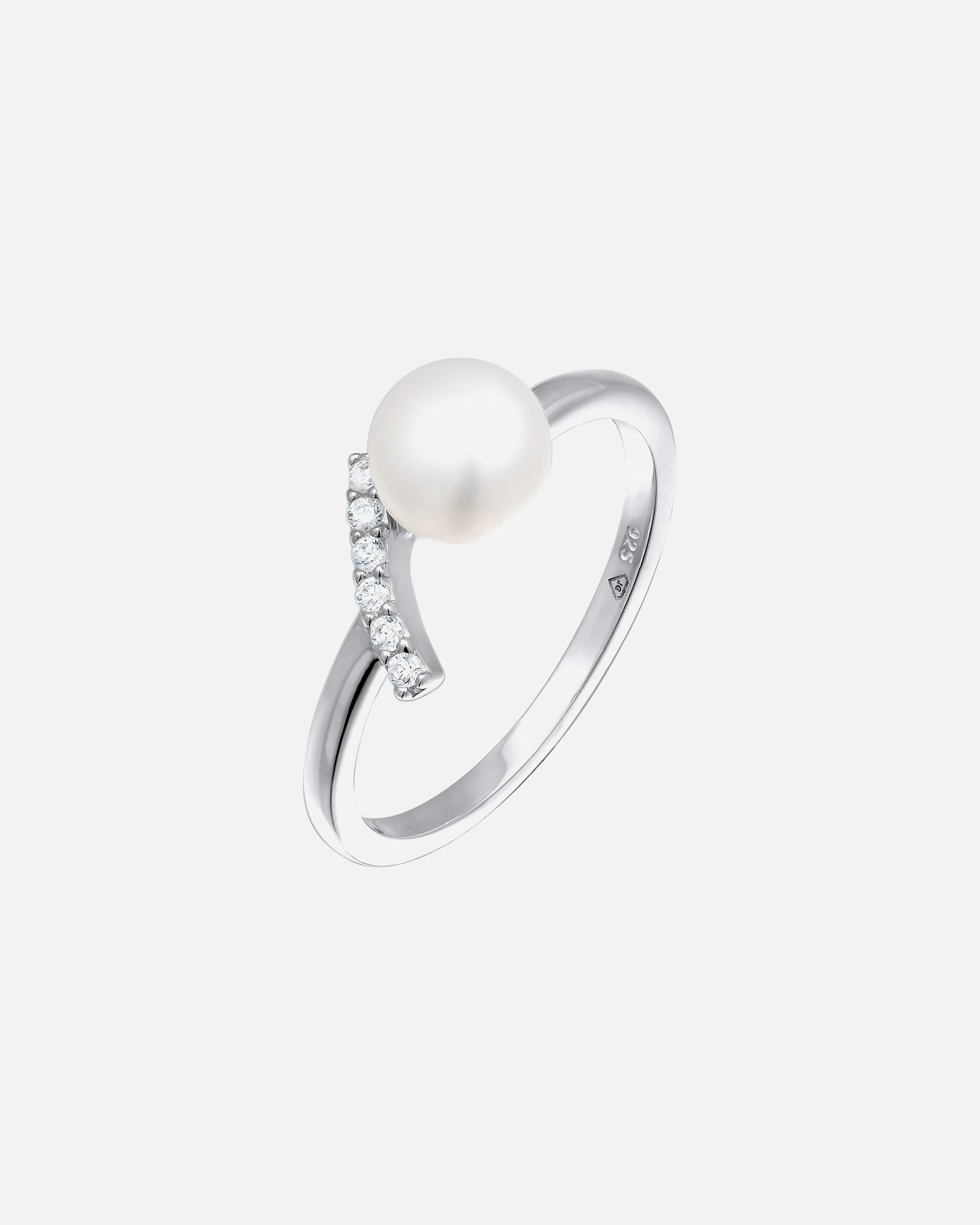 Anel feminino Nenalina elegante e brilhante com pérola cultivada de água doce e zircônia em prata de lei 925.