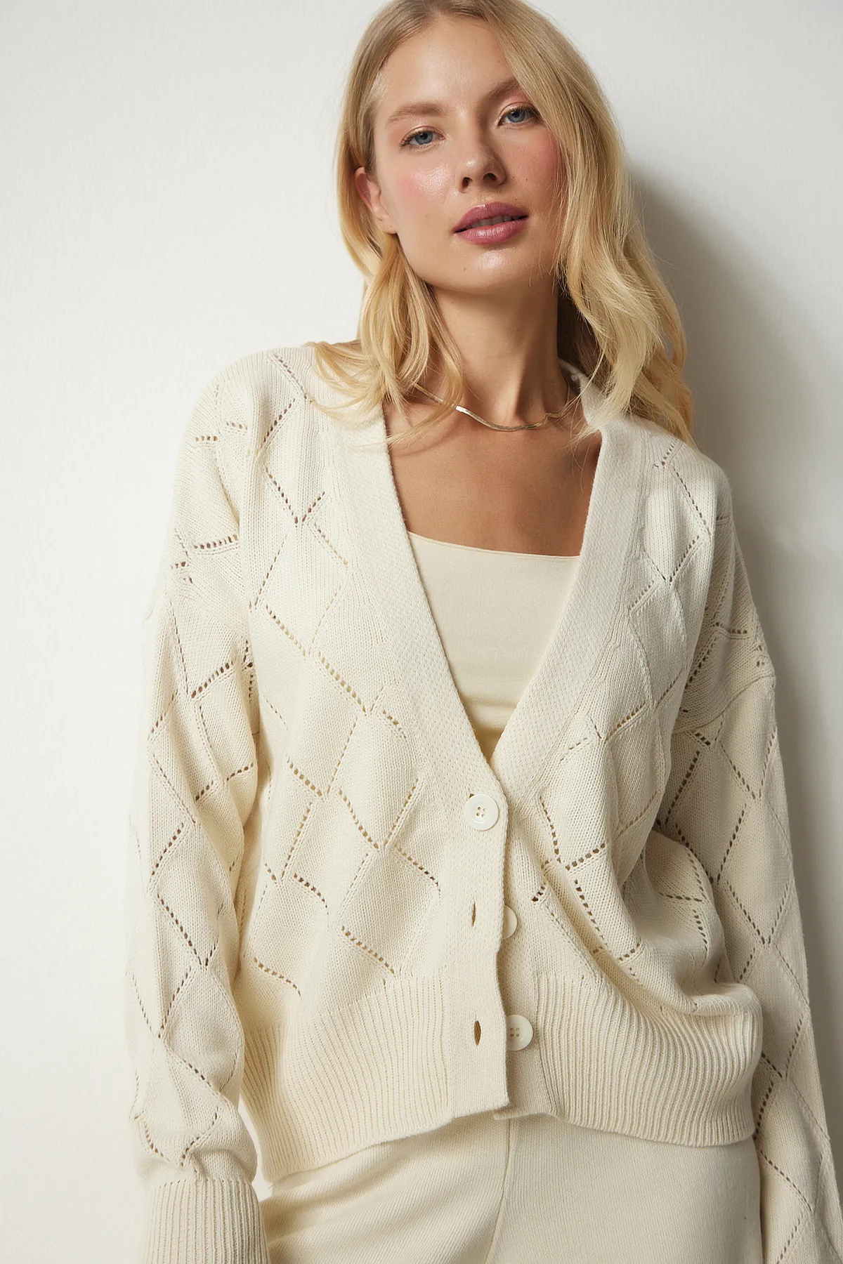 Happiness İstanbul  Cremefarbenes Strick-Cardigan-Hosen-Set für Damen DP00188