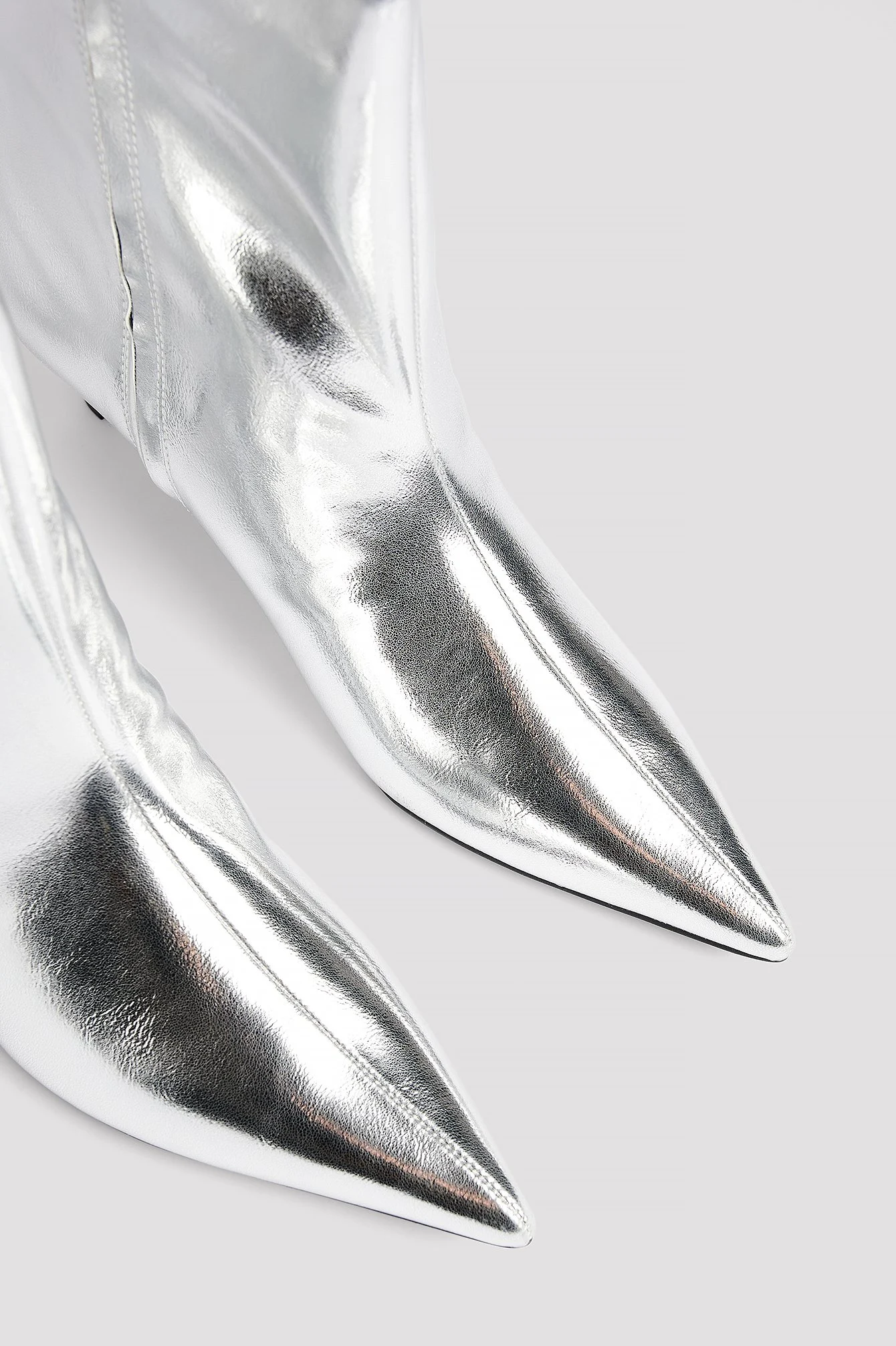 Stiefeletten mit Kitten-Heel-Absatz