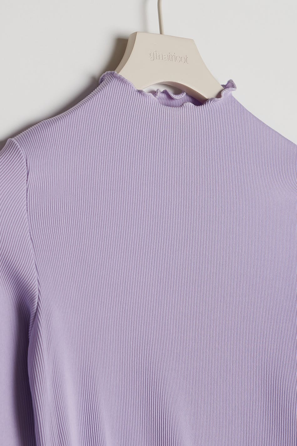 S frill turtleneck top