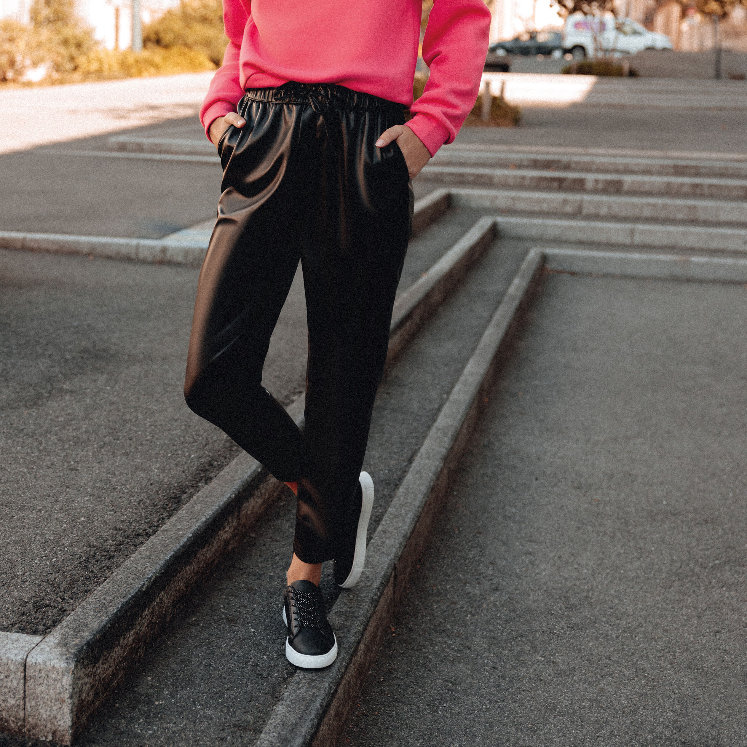 Pantalon carotte enduit noir femme | Cache Cache
