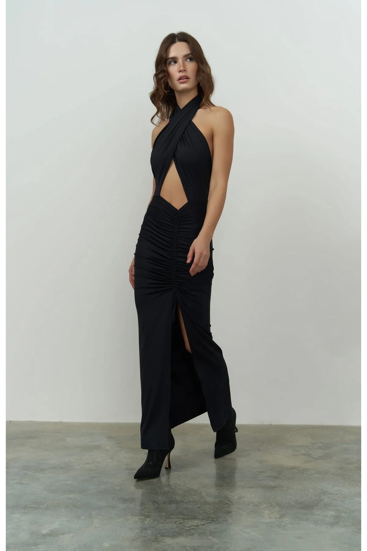MAİ COLLECTİON  Schwarzes Kleid mit Kreuzdetail von Love