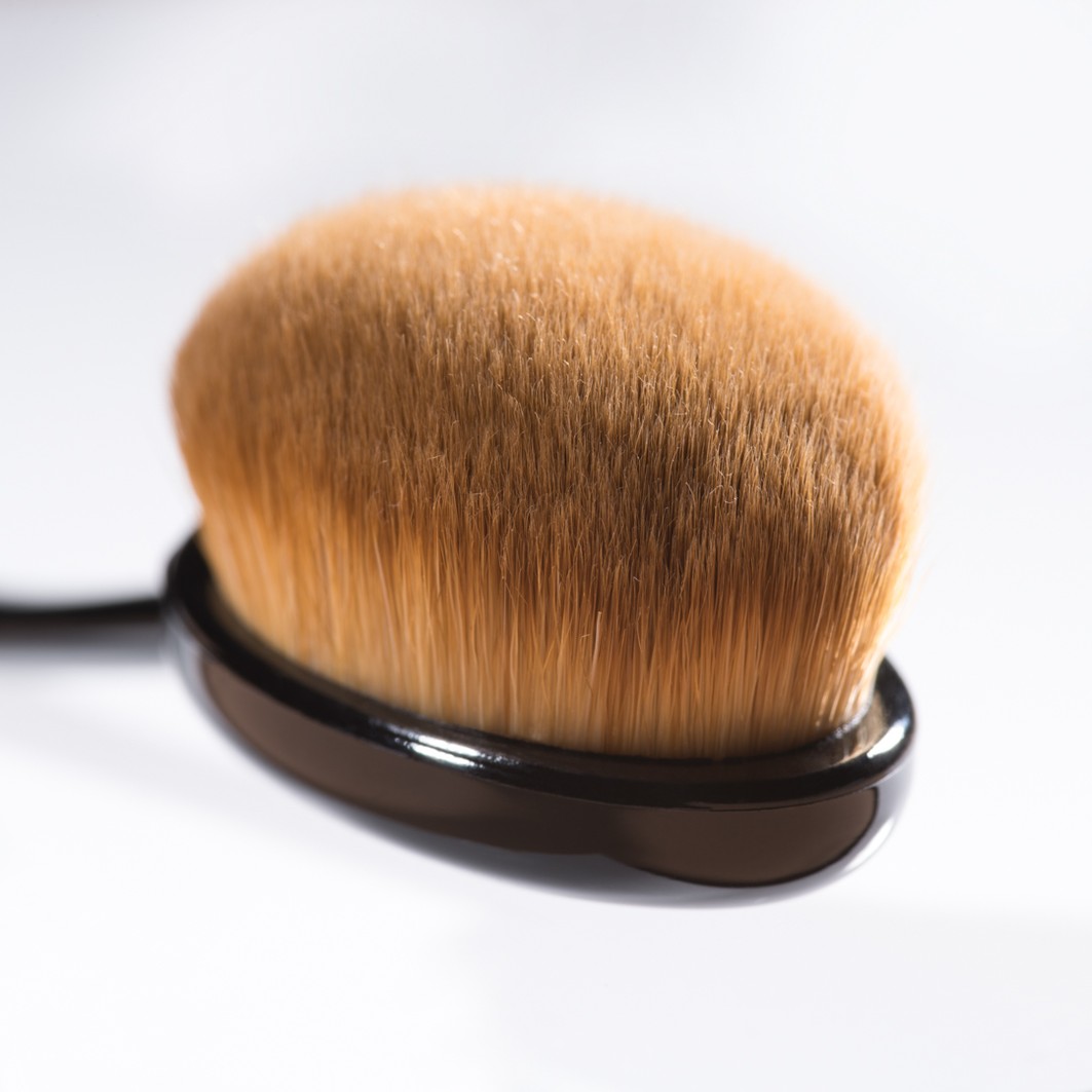 Medium Premium Oval Brush