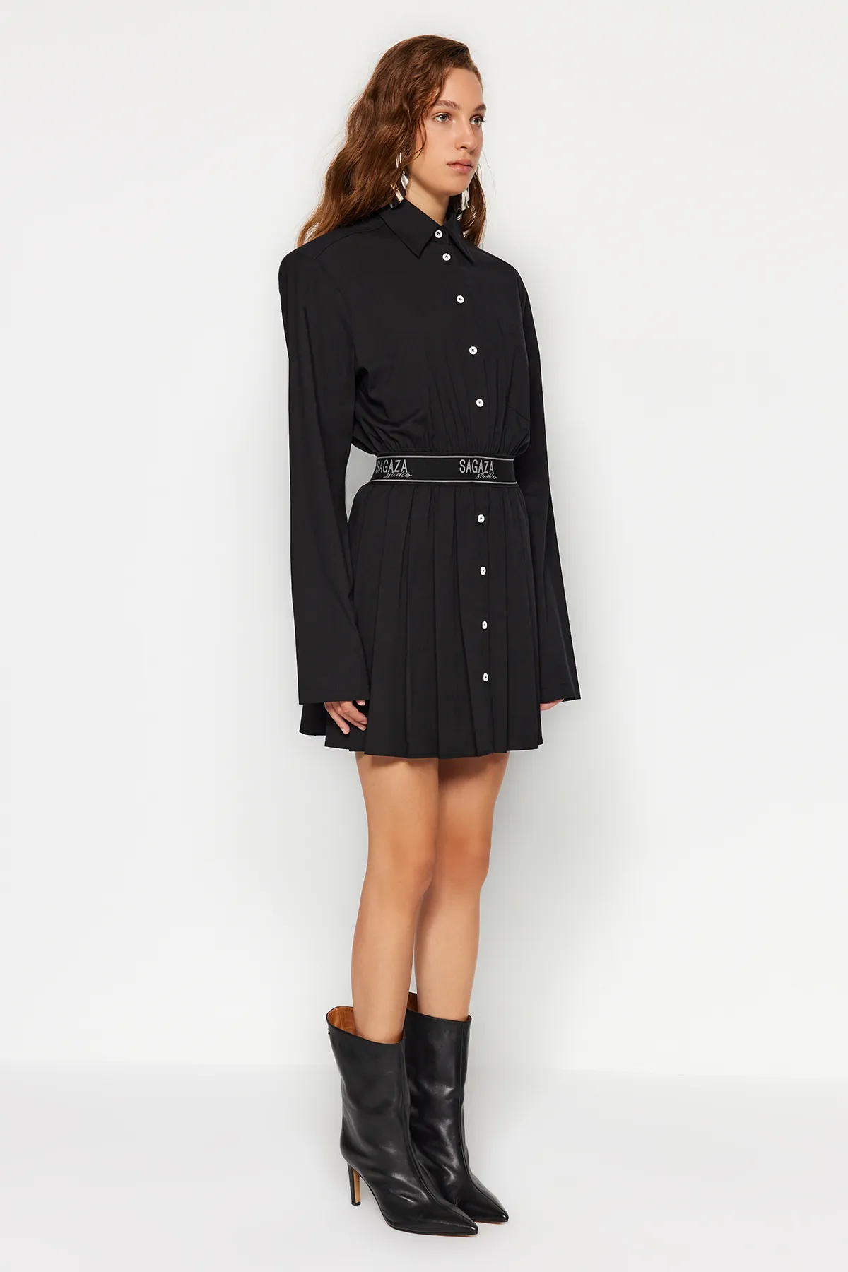 Trendyol Collection  X Sagaza Studio Schwarzes Kleid mit offener Taille/Skater-Taille, reifenlagiges Palepate-Kleid tclaw24el00000