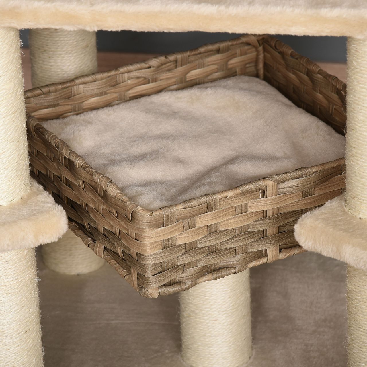 PawHut Rattan Kratzbaum mit Katzenhöhle Hängematte Mehrstufiger Katzenbaum Kletterbaum für Katzen E1 MDF Sisal Beige Braun 55 x 55 x 174 cm