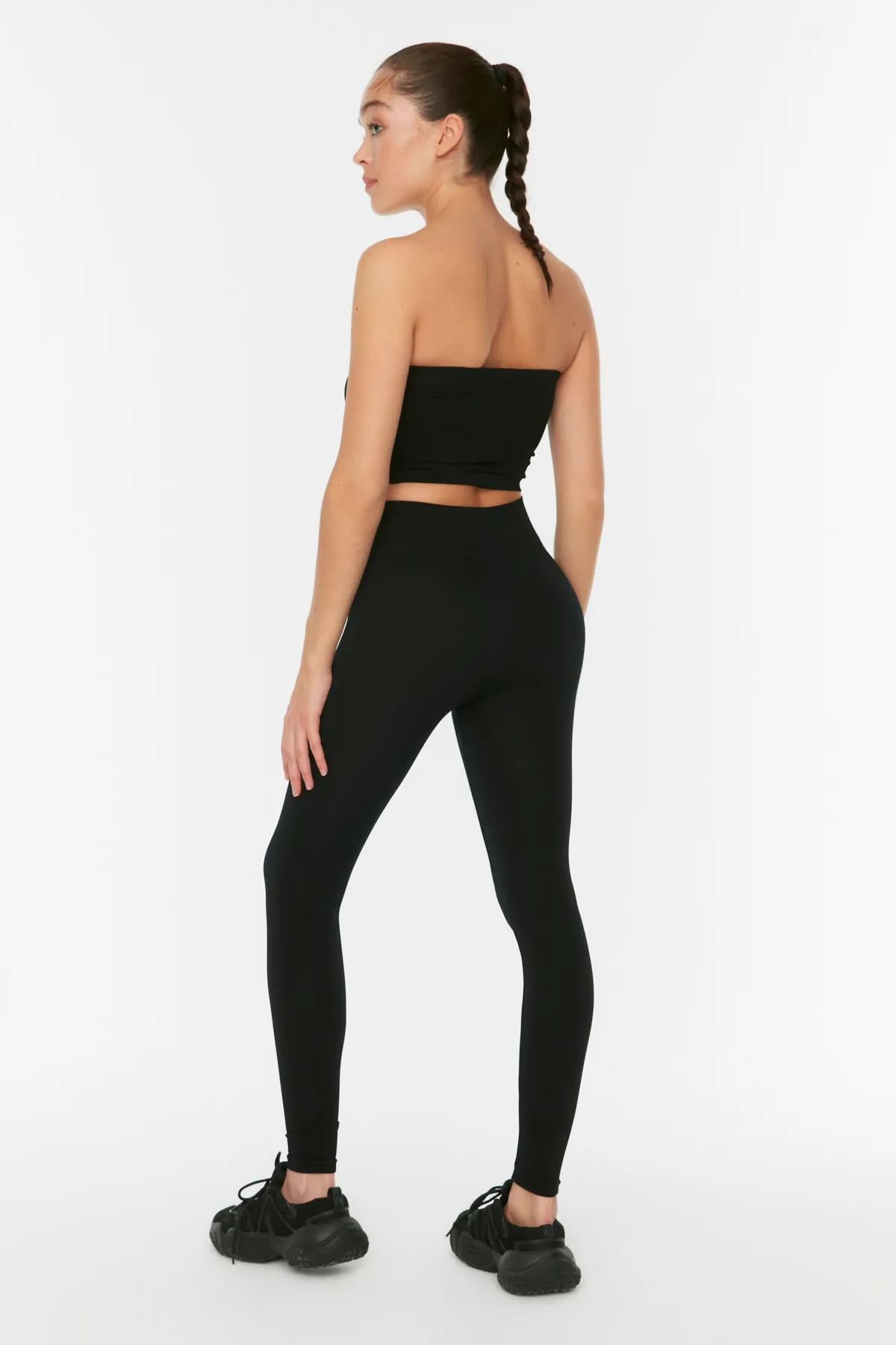 Trendyol Collection  Schwarze nahtlose/nahtlose gestrickte Sport-Leggings in voller Länge TWOAW20TA0071