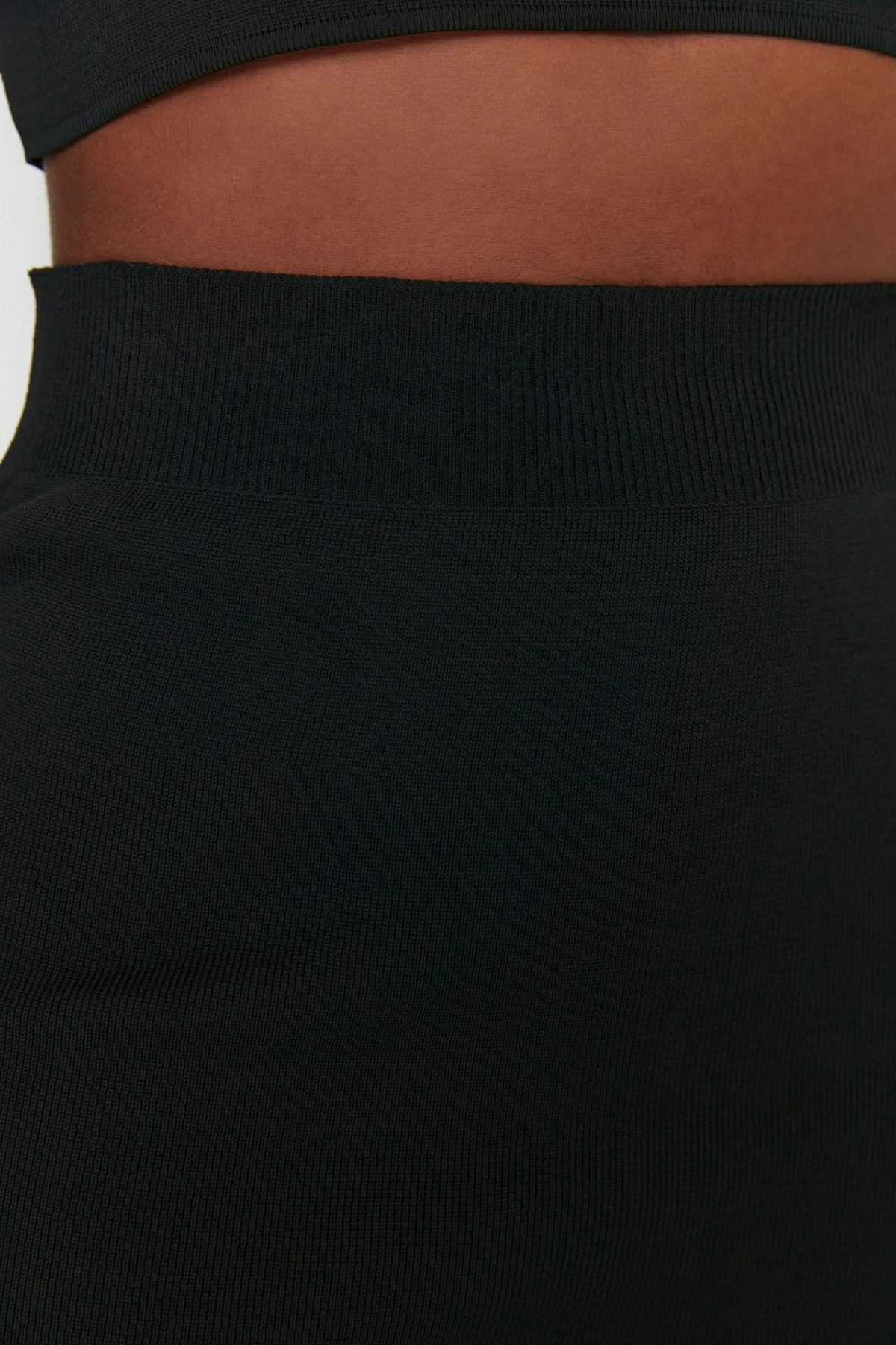 Trendyol Collection  Schwarzer Super-Crop-Rock, Strickoberteil und -unterteil-Set TWOAW23AU00009