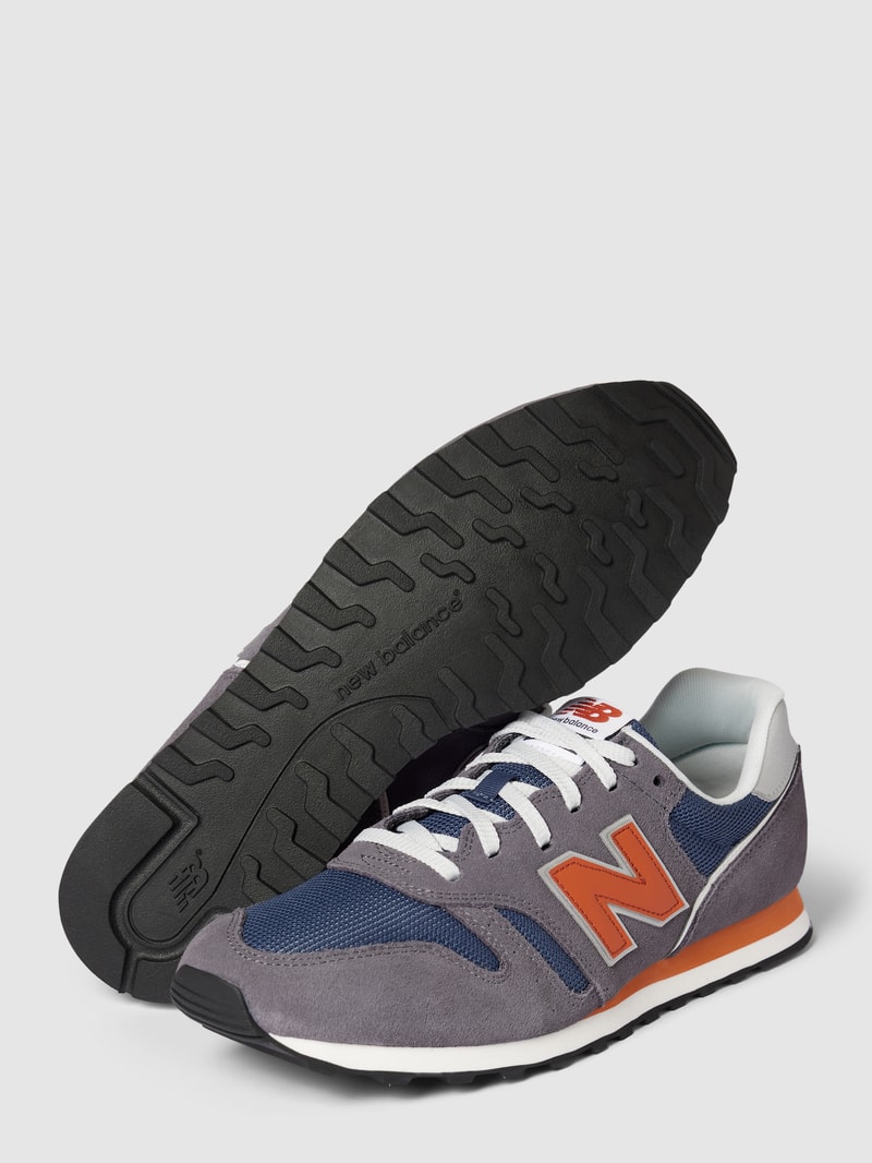 Sneaker aus Leder-Mix in purple
