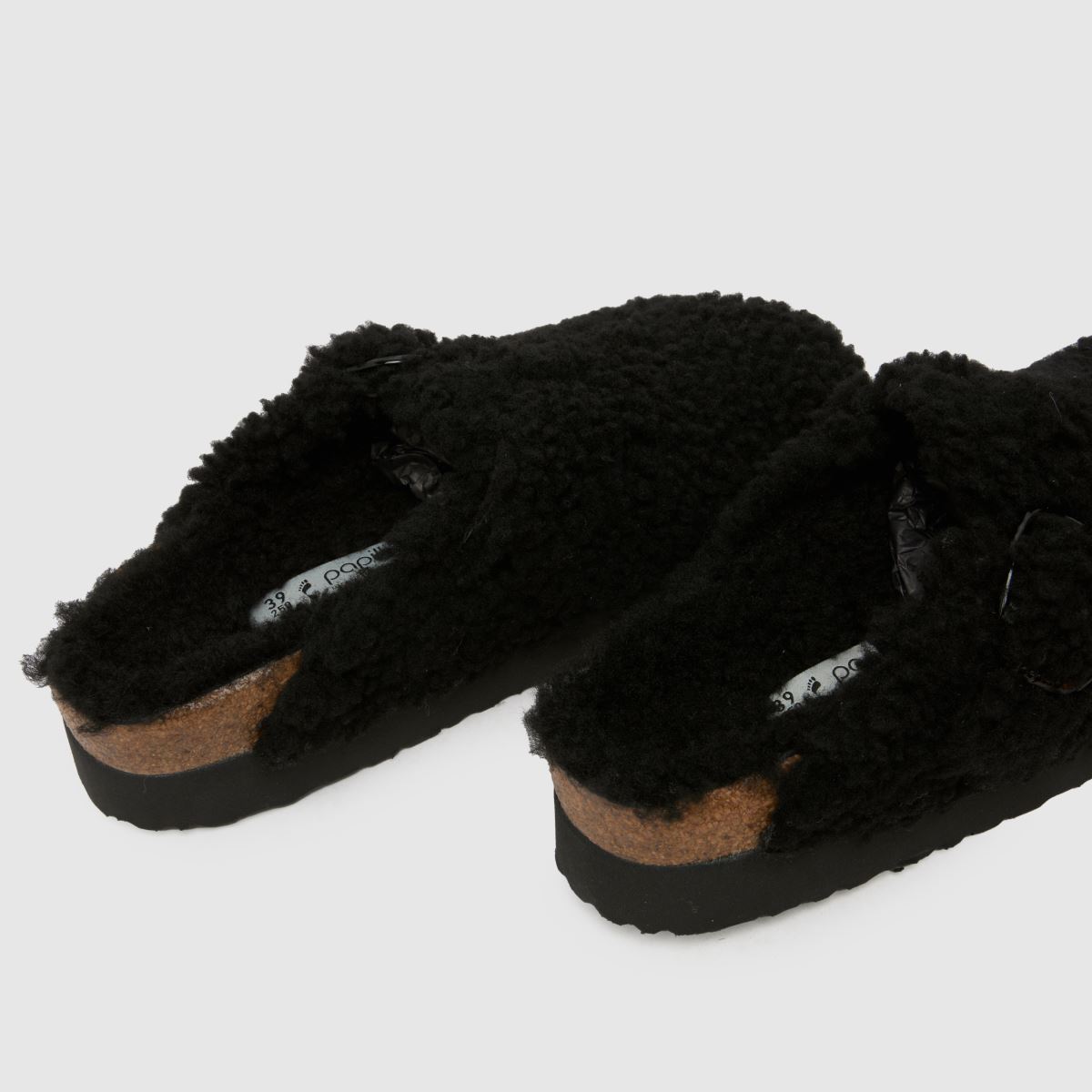 BIRKENSTOCK – Boston – Svarta sandaler med stort spänne i fårskinn