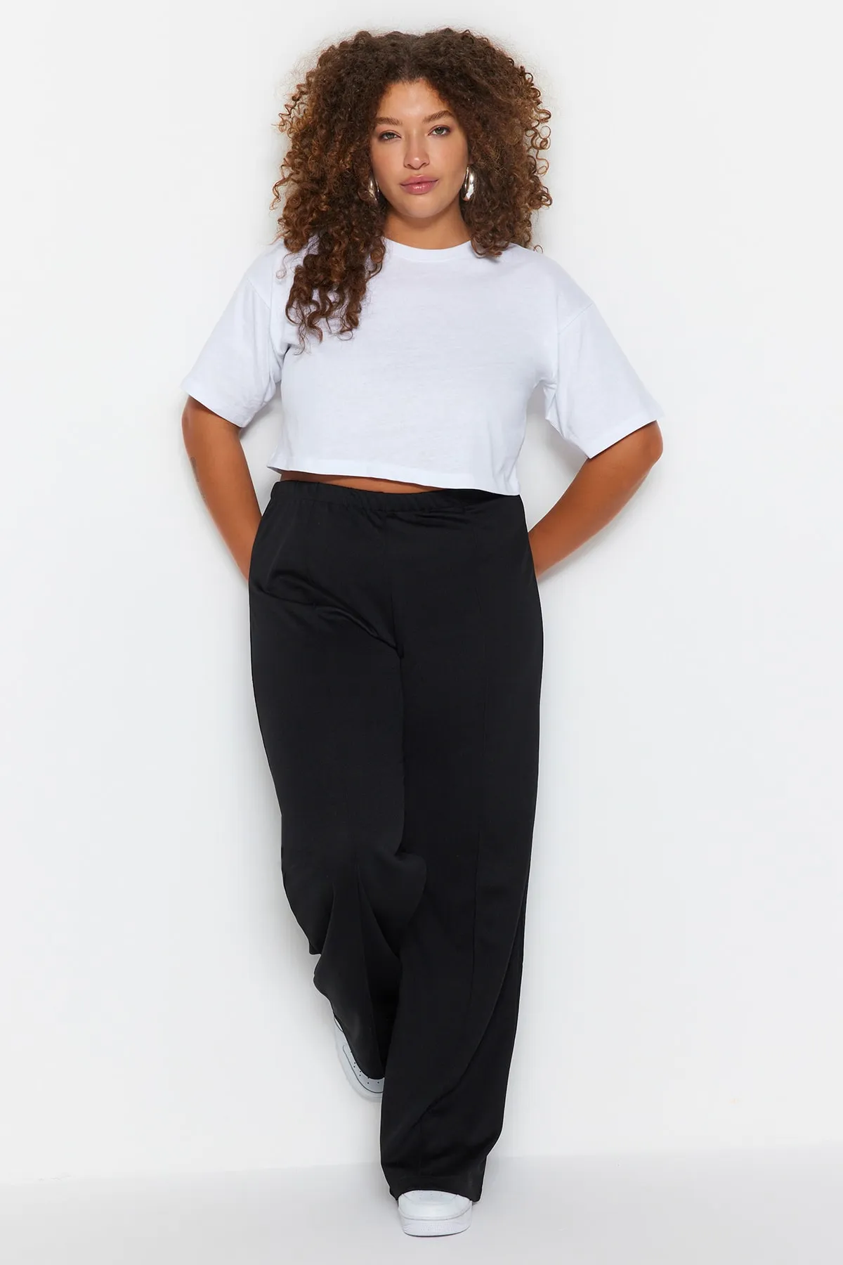 Trendyol Curve  Schwarze gerippte Strickhose aus Krepp mit hoher Taille TBBSS23AR00021